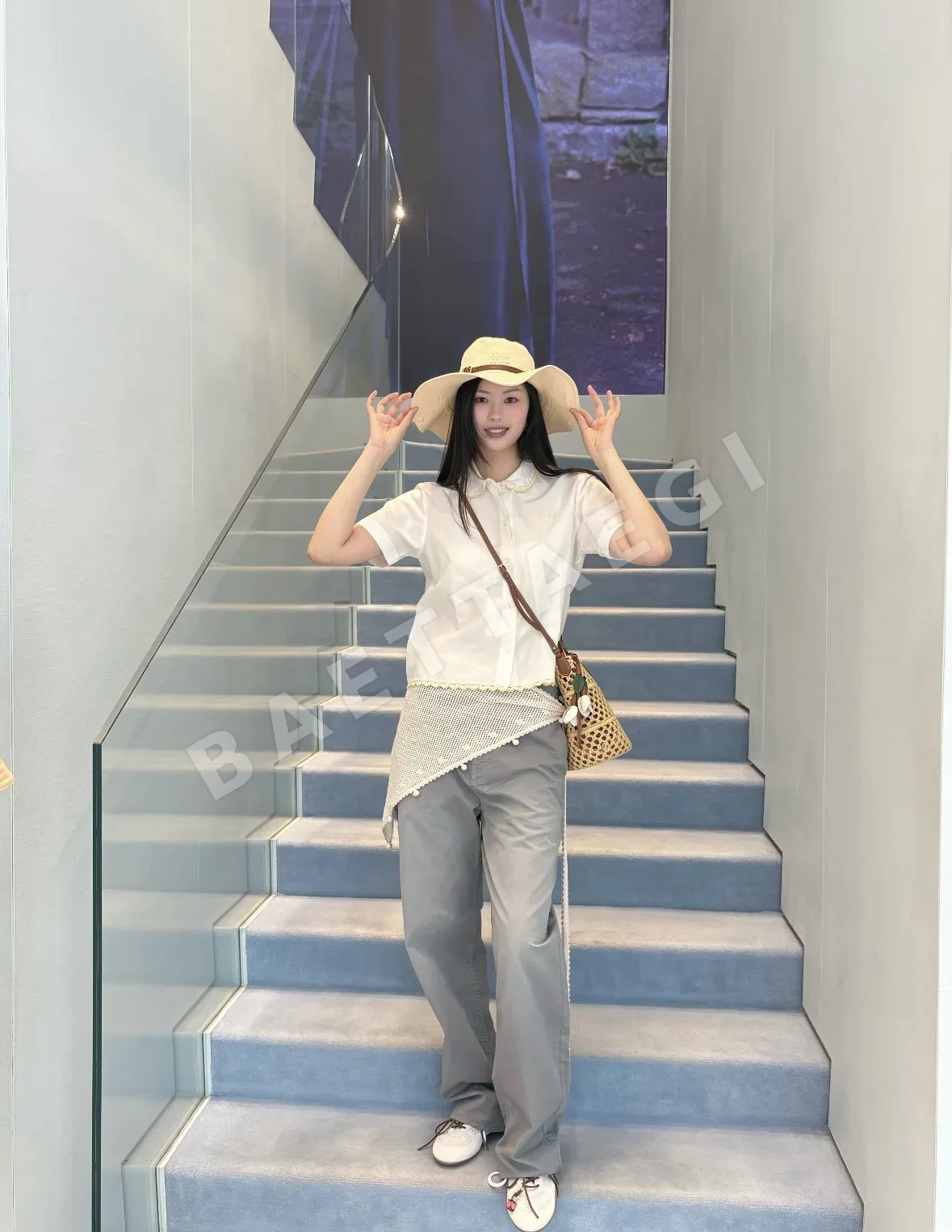 미우미우 레이스 트림 크롭 반팔 셔츠 상세 이미지 4