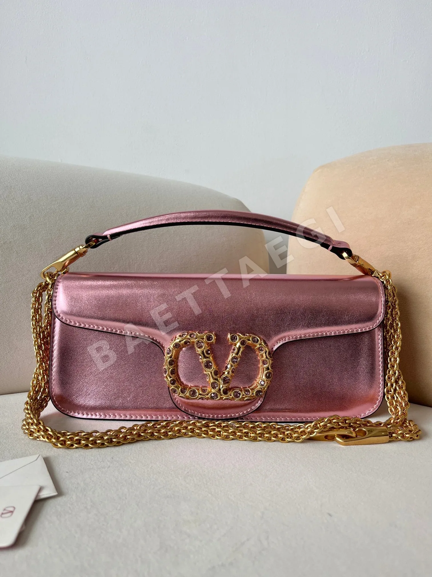 발렌티노 라인스톤 버클 송아지가죽 핸드백 22085 L