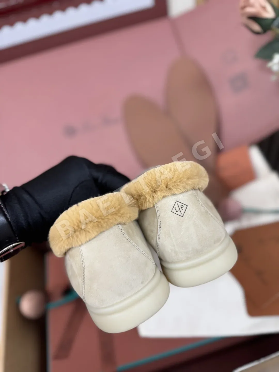 로로피아나 코요테 퍼 수제 신발 상세 이미지 7