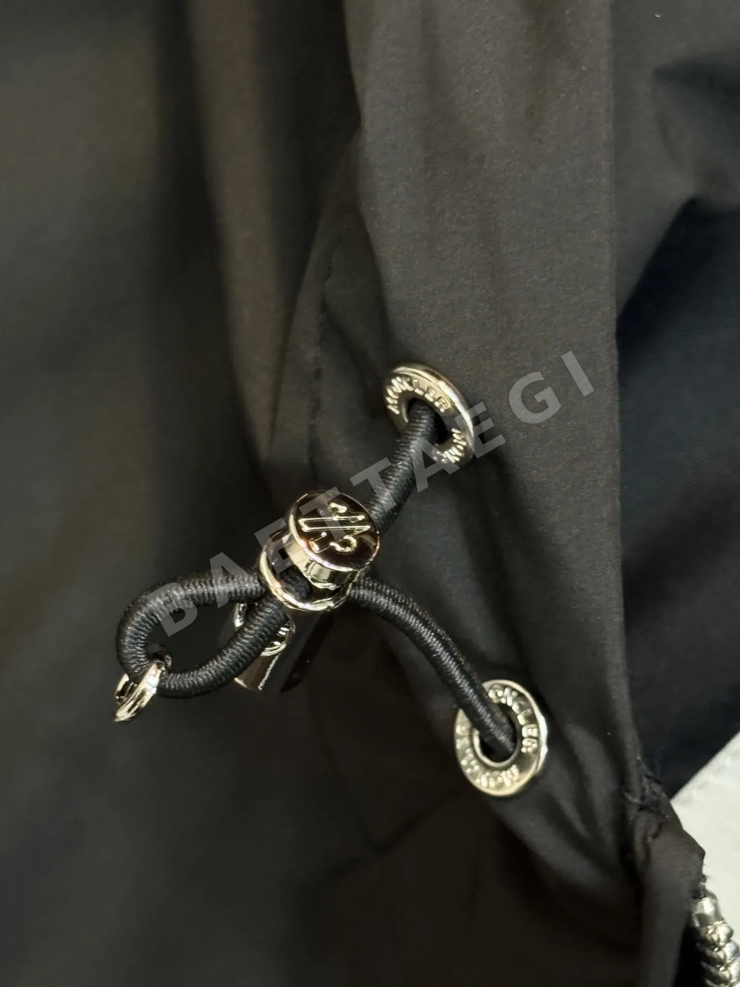 몽클레르 스탠드 카라 후드 경량 패딩 자켓 상세 이미지 5