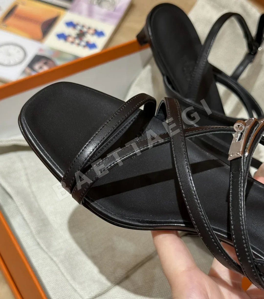 에르메스 샌들 블랙 가죽 상세 이미지 4