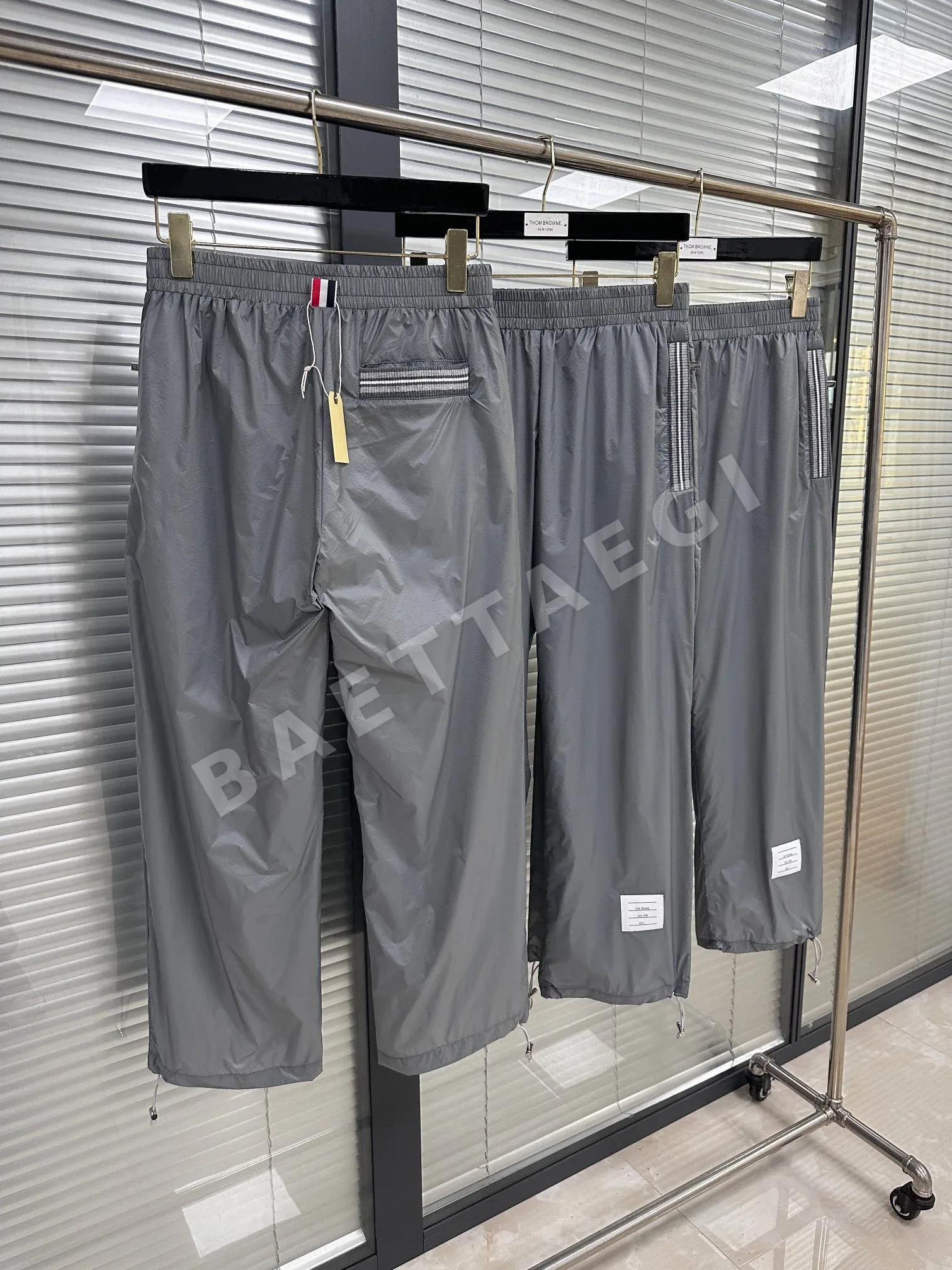톰브라운 체크 리브 메시 포켓 남성 나일론 팬츠 상세 이미지 5
