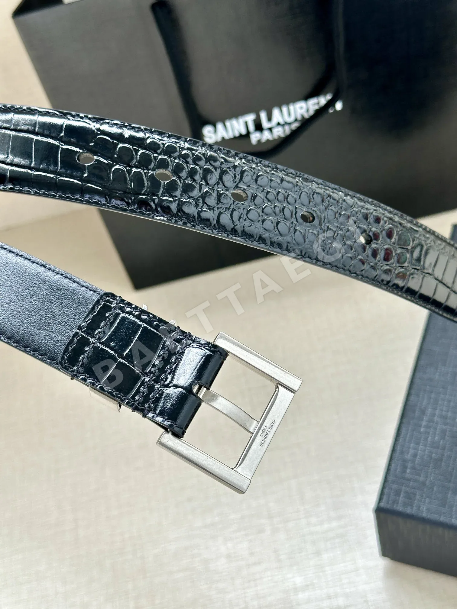 생로랑 YSL 모노그램 크로커다일 엠보싱 가죽 스퀘어 버클 벨트 상세 이미지 6