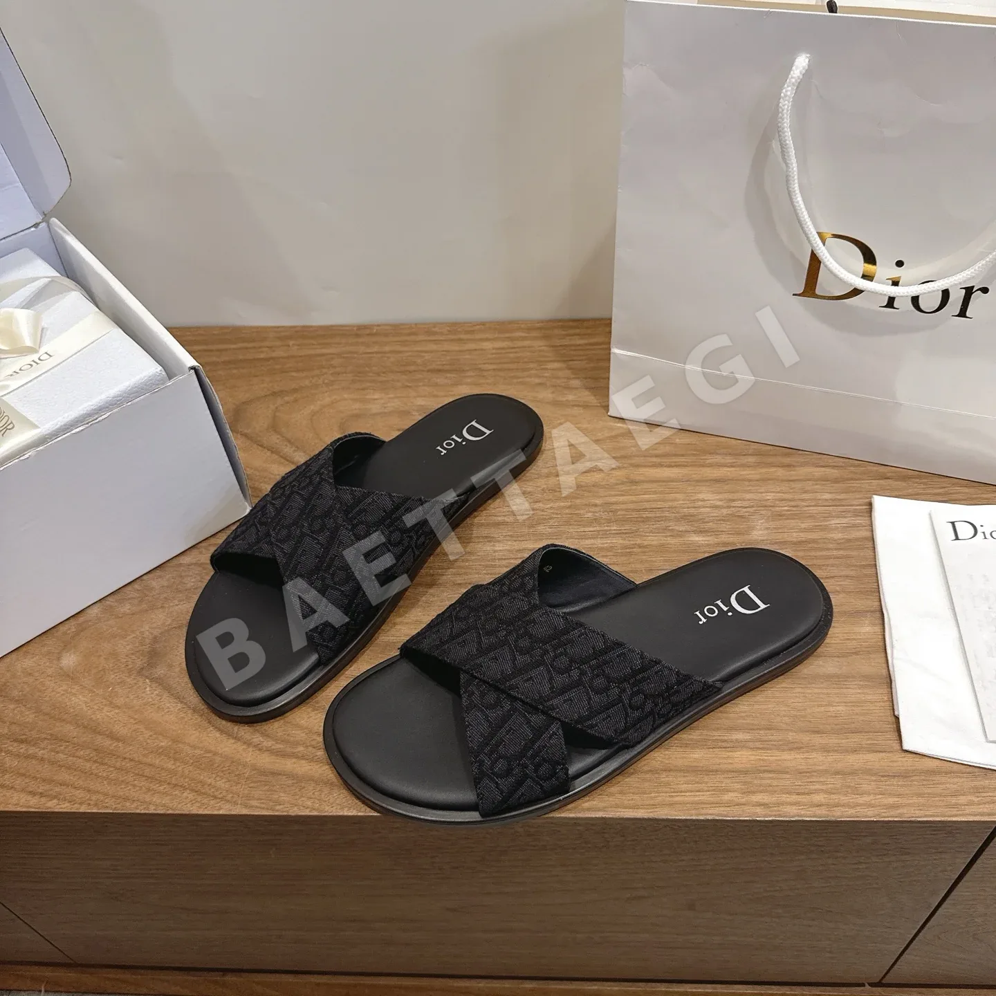 디올 CD 로고 모노그램 크로스 스트랩 남성 슬리퍼 상세 이미지 3