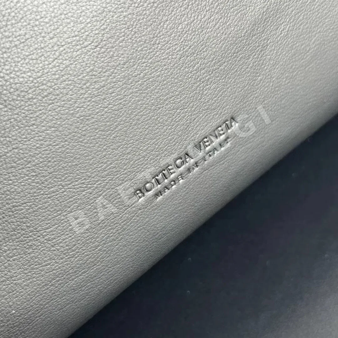 보테가베네타 소가죽 숄더백 806010 6507 상세 이미지 8