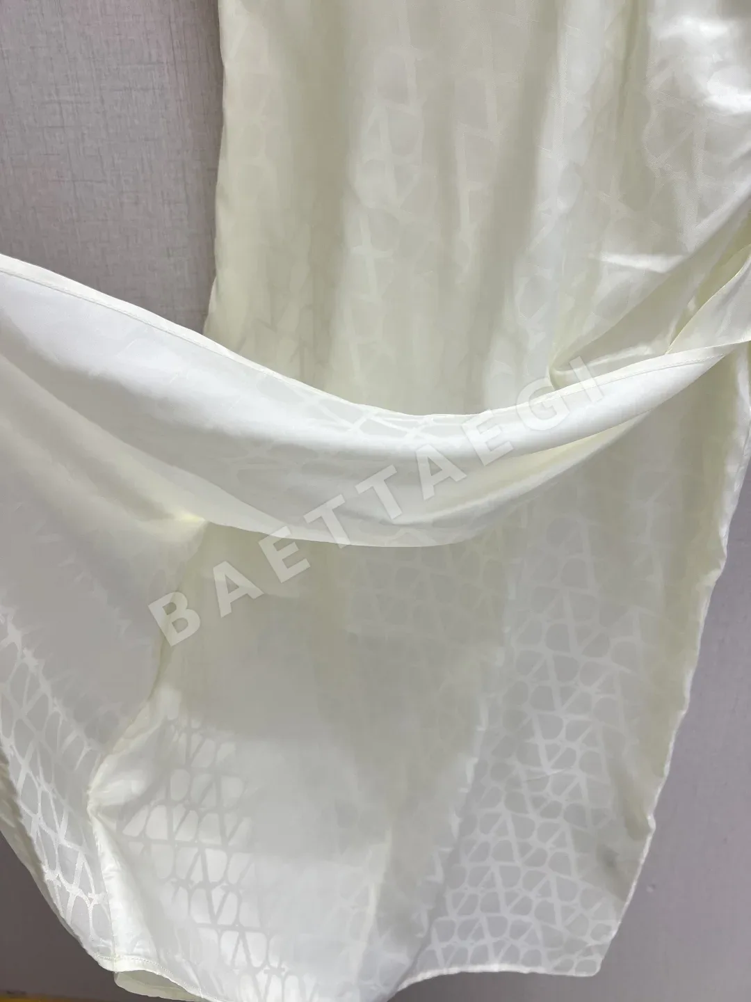 발렌티노 실크 소재 패턴 카라 여성 원피스 상세 이미지 6