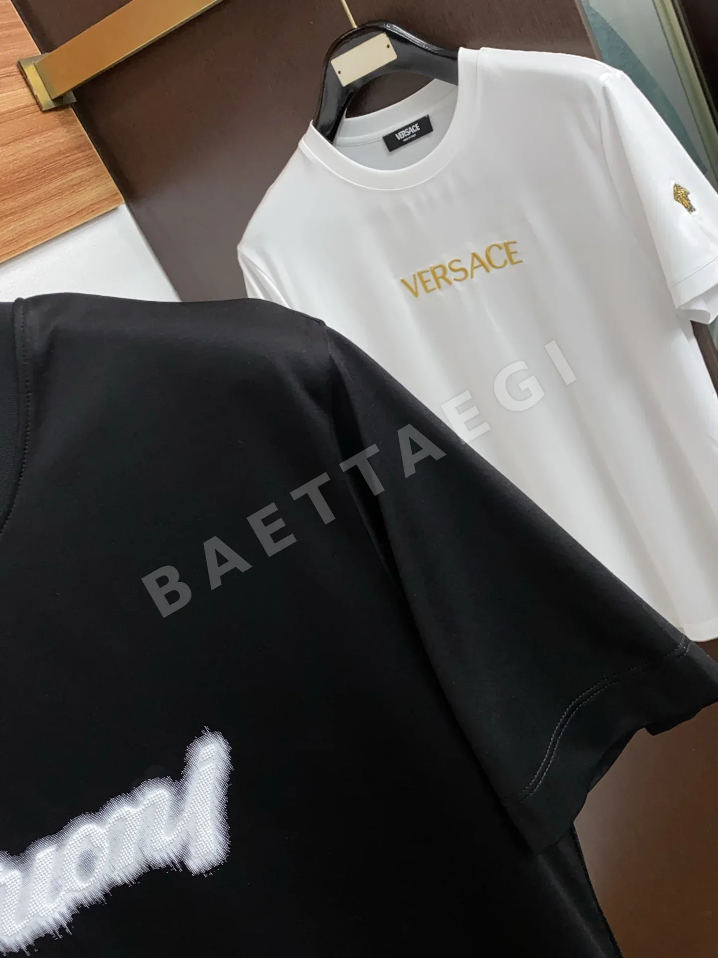 브리오니 라운드넥 남성 반팔 셔츠 상세 이미지 4