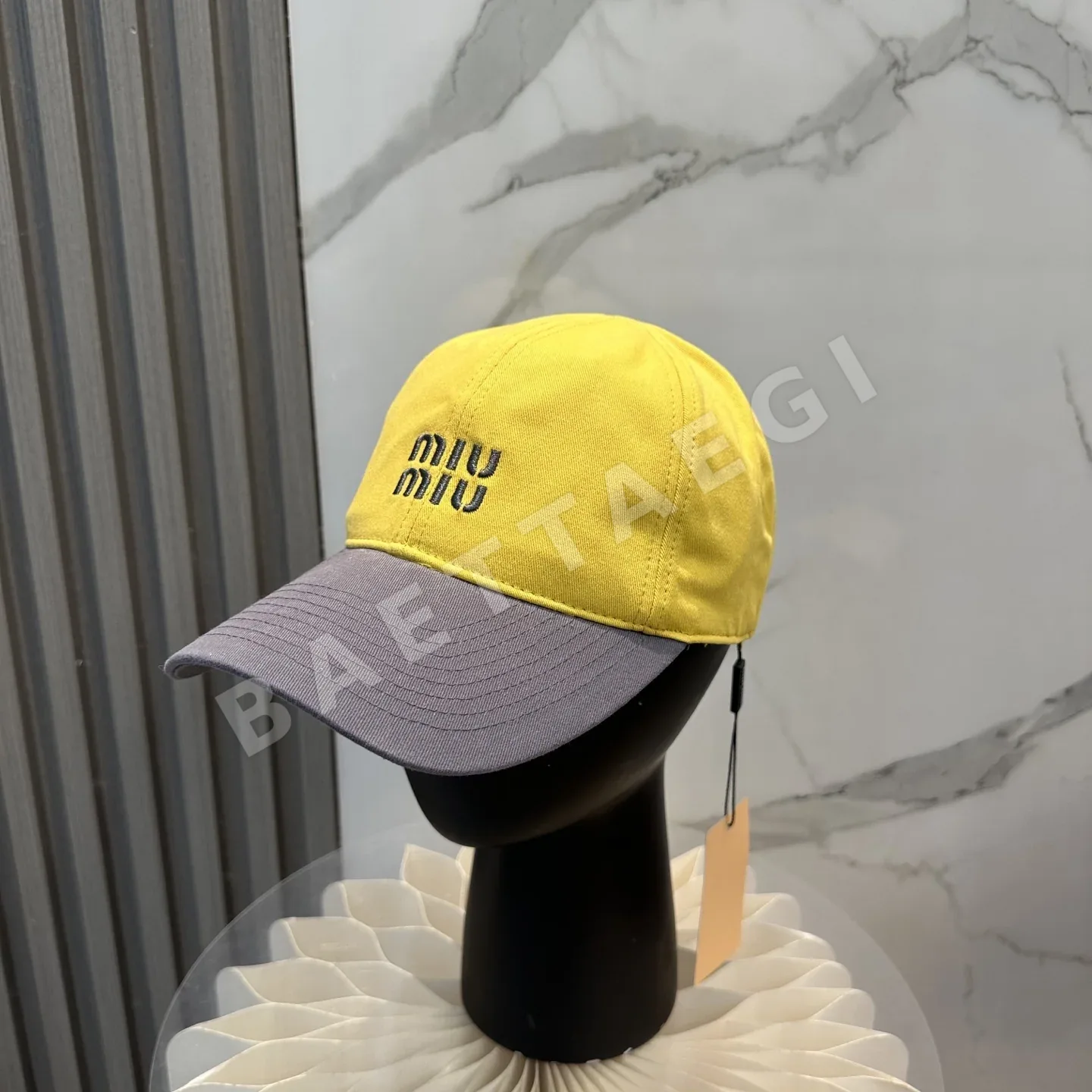 미우미우 컬러 블록 자수 야구모자 118996