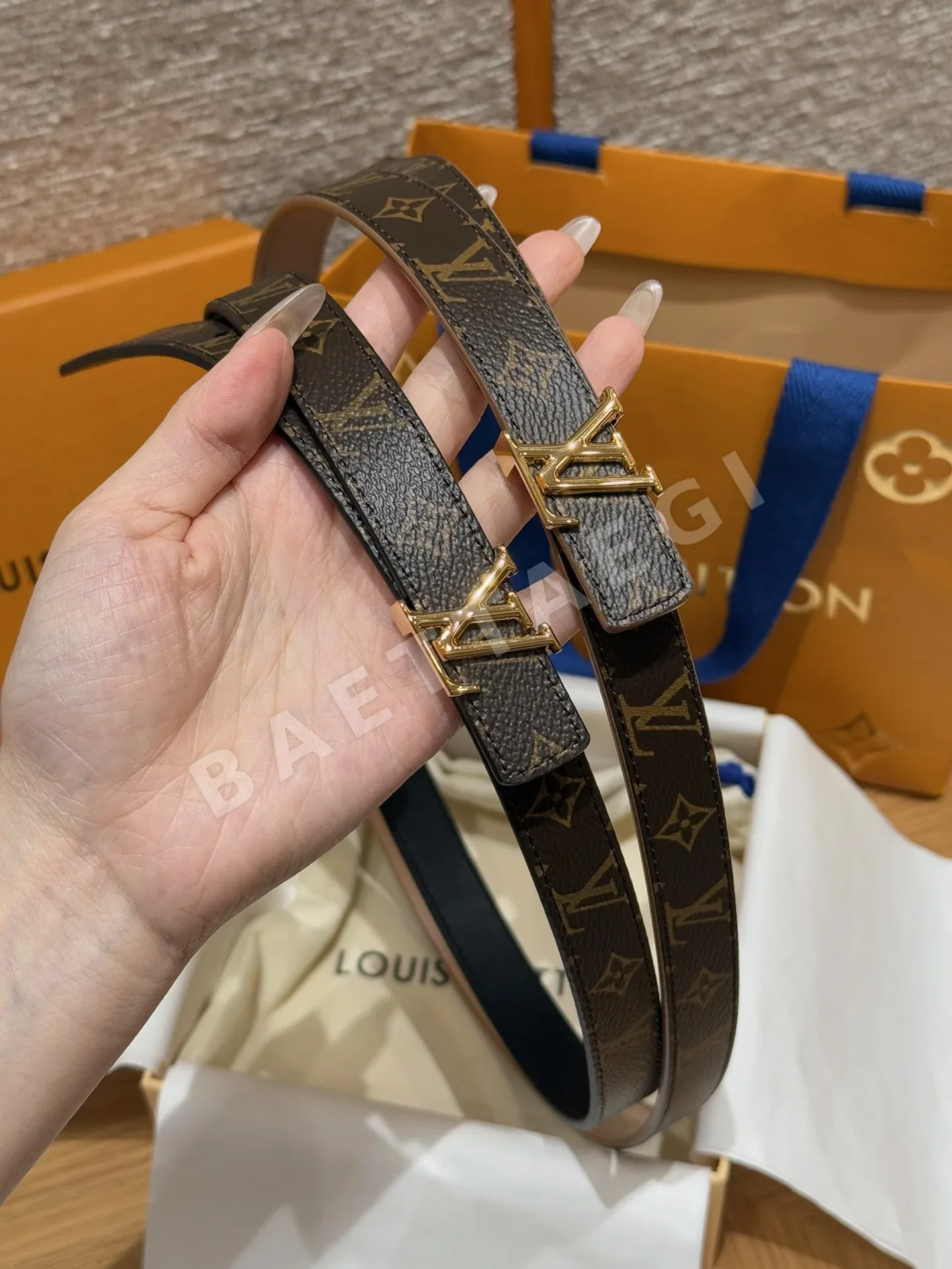 루이비통 여성용 리버시블 가죽 벨트 173500