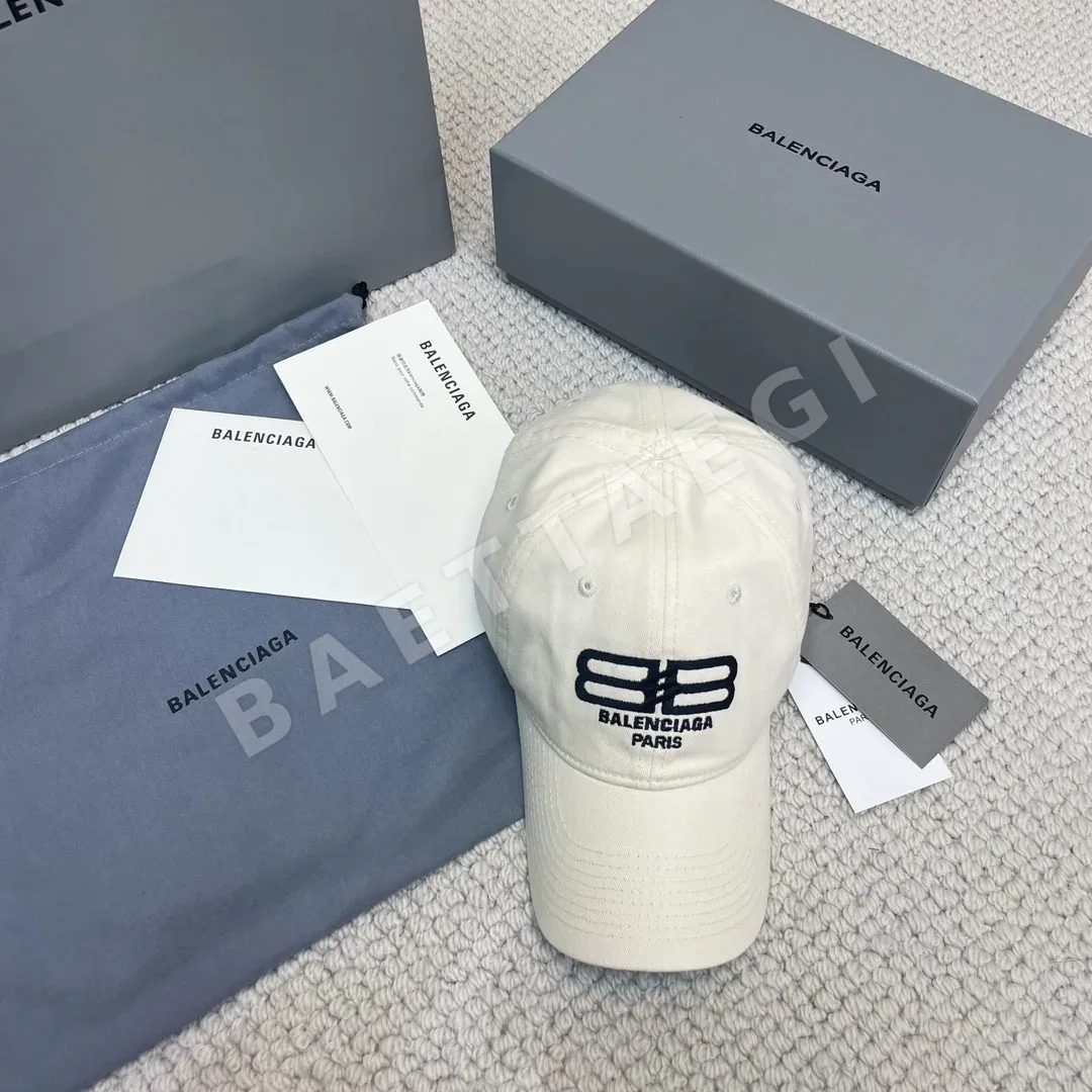 발렌시아가 더블 B 자수 클래식 야구모자 77970