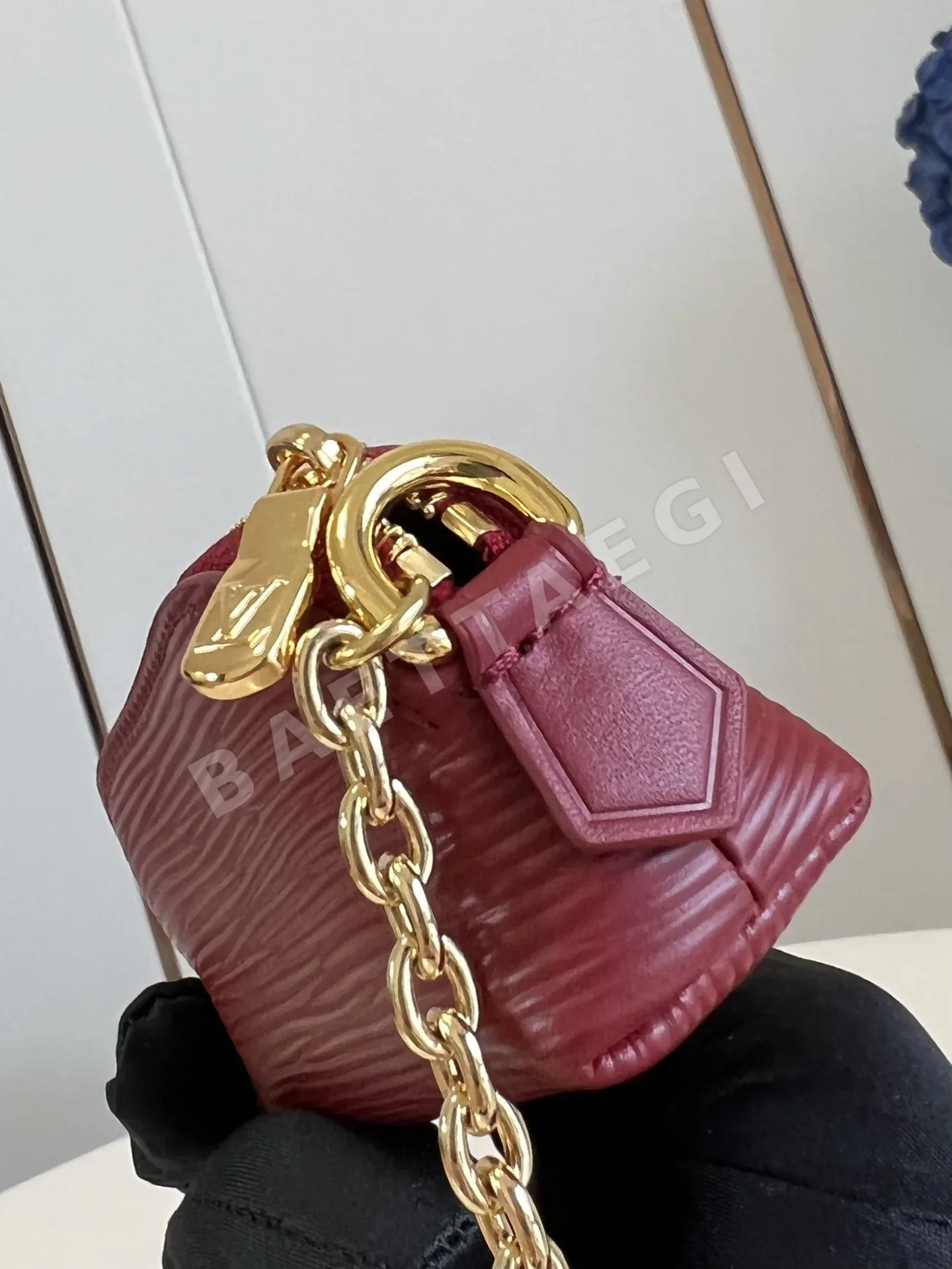 루이비통 버건디 미니 메이크업 파우치 M25685 상세 이미지 5