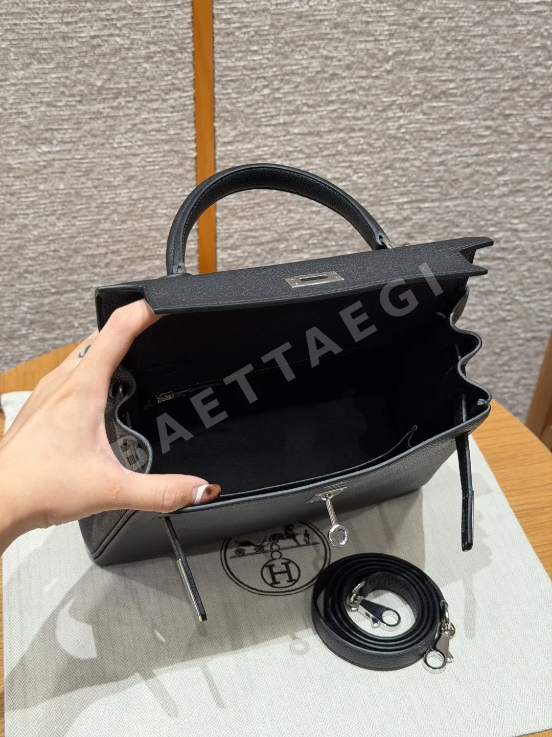 에르메스 켈리 25 블랙 토고 가죽 가방 상세 이미지 6