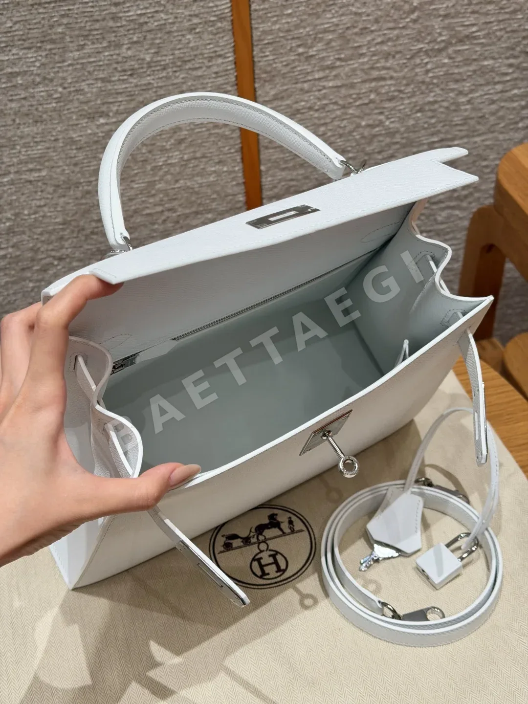 에르메스 켈리 28 cm 엡솜 가죽 지갑 상세 이미지 6