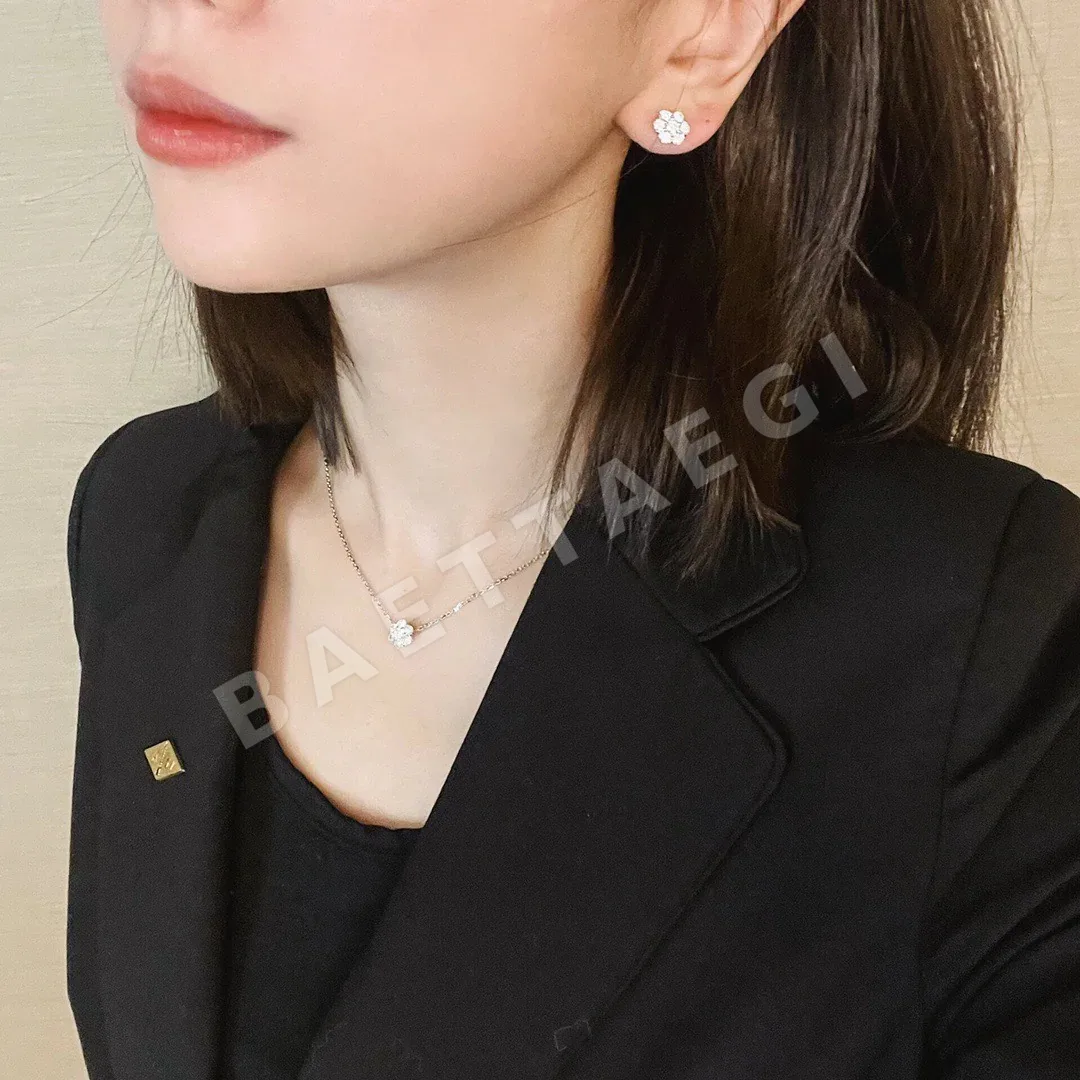 반클리프앤아펠 플루레트 스털링 실버 귀걸이 상세 이미지 2