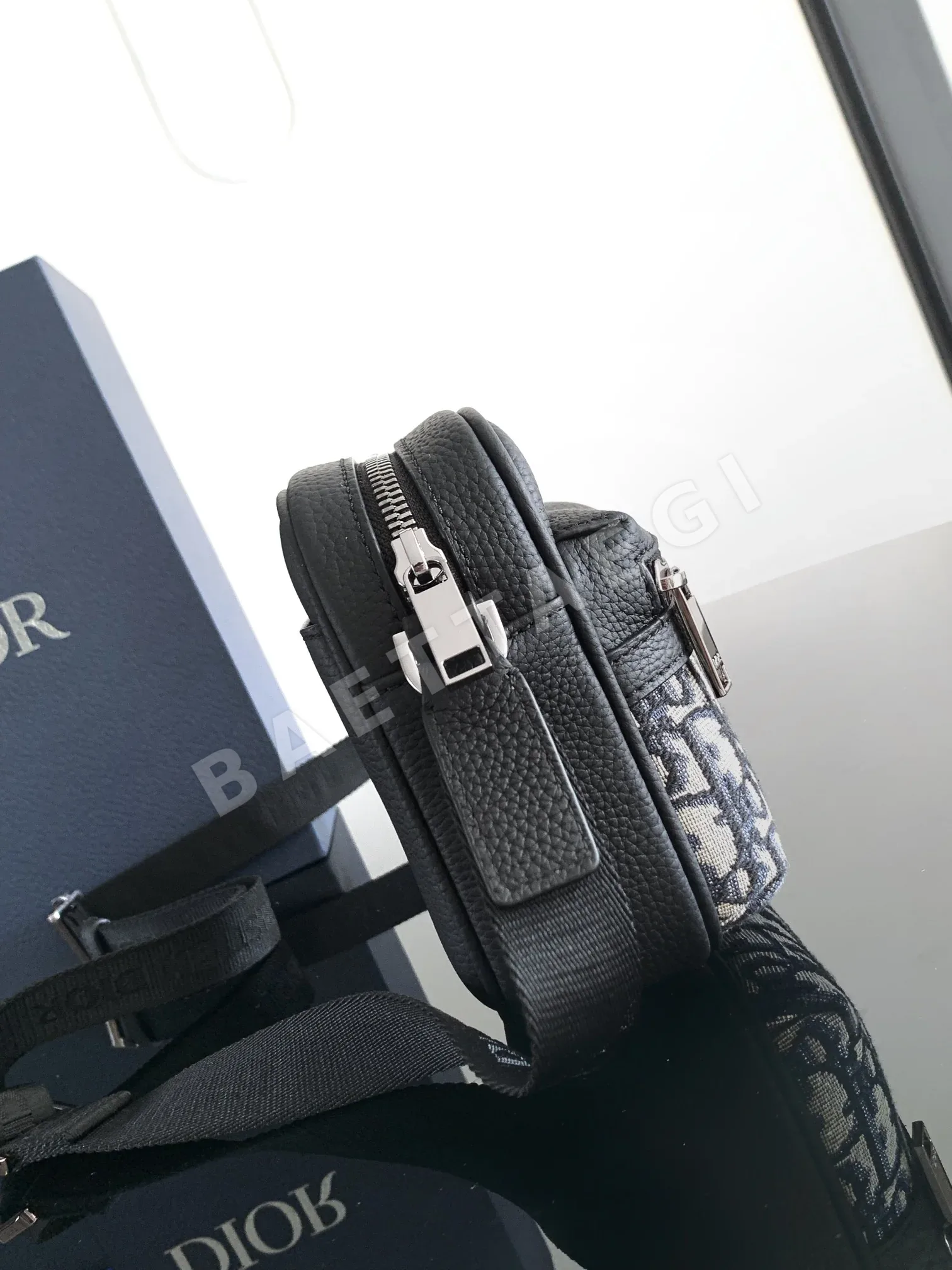 디올 라이더 2.0 지퍼락 미니 메신저 가방 상세 이미지 2