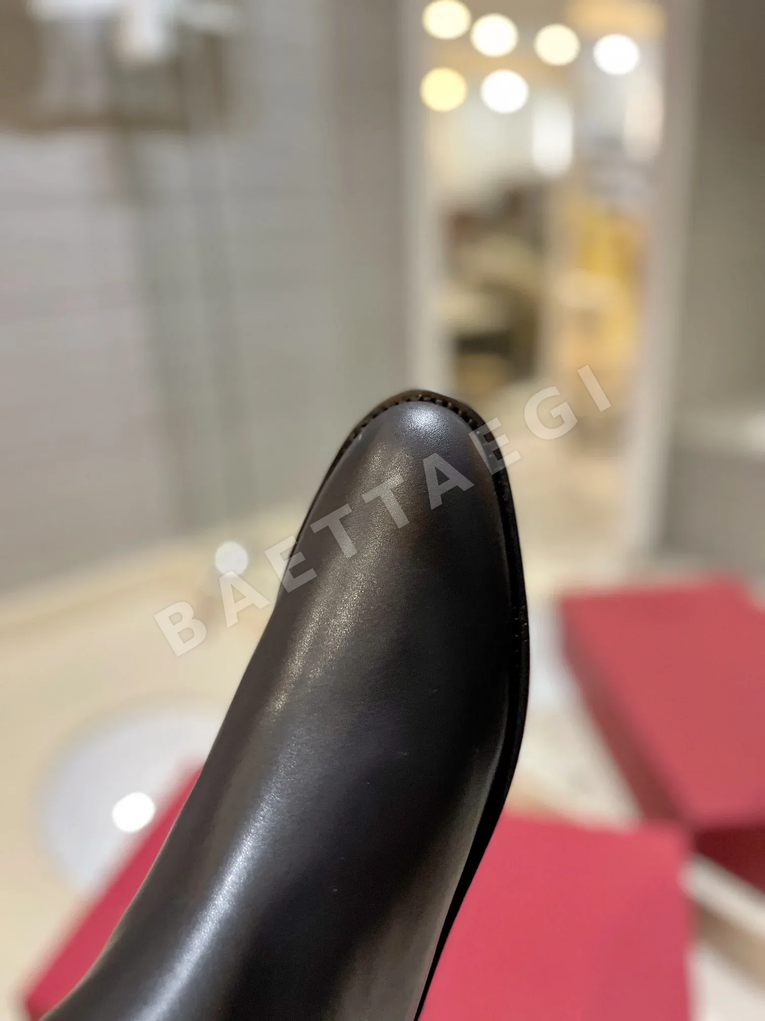 발렌티노 리벳 장식 부티 신발 상세 이미지 8