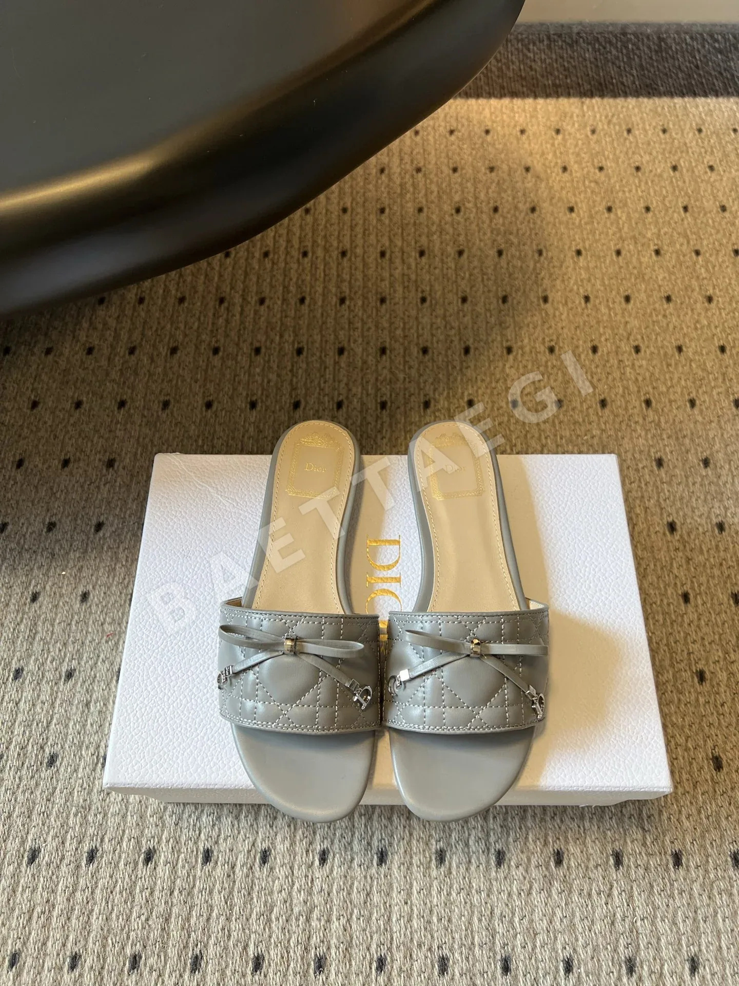 디올 뉴 카나쥬 보우 샌들 108179