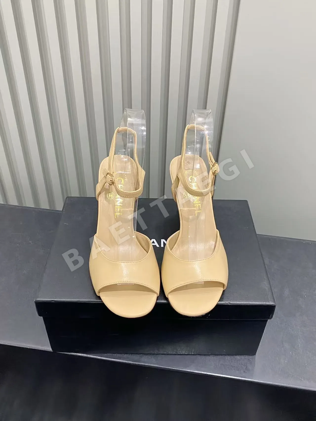 샤넬 스몰 피쉬토 진주 장식 하이힐 상세 이미지 2