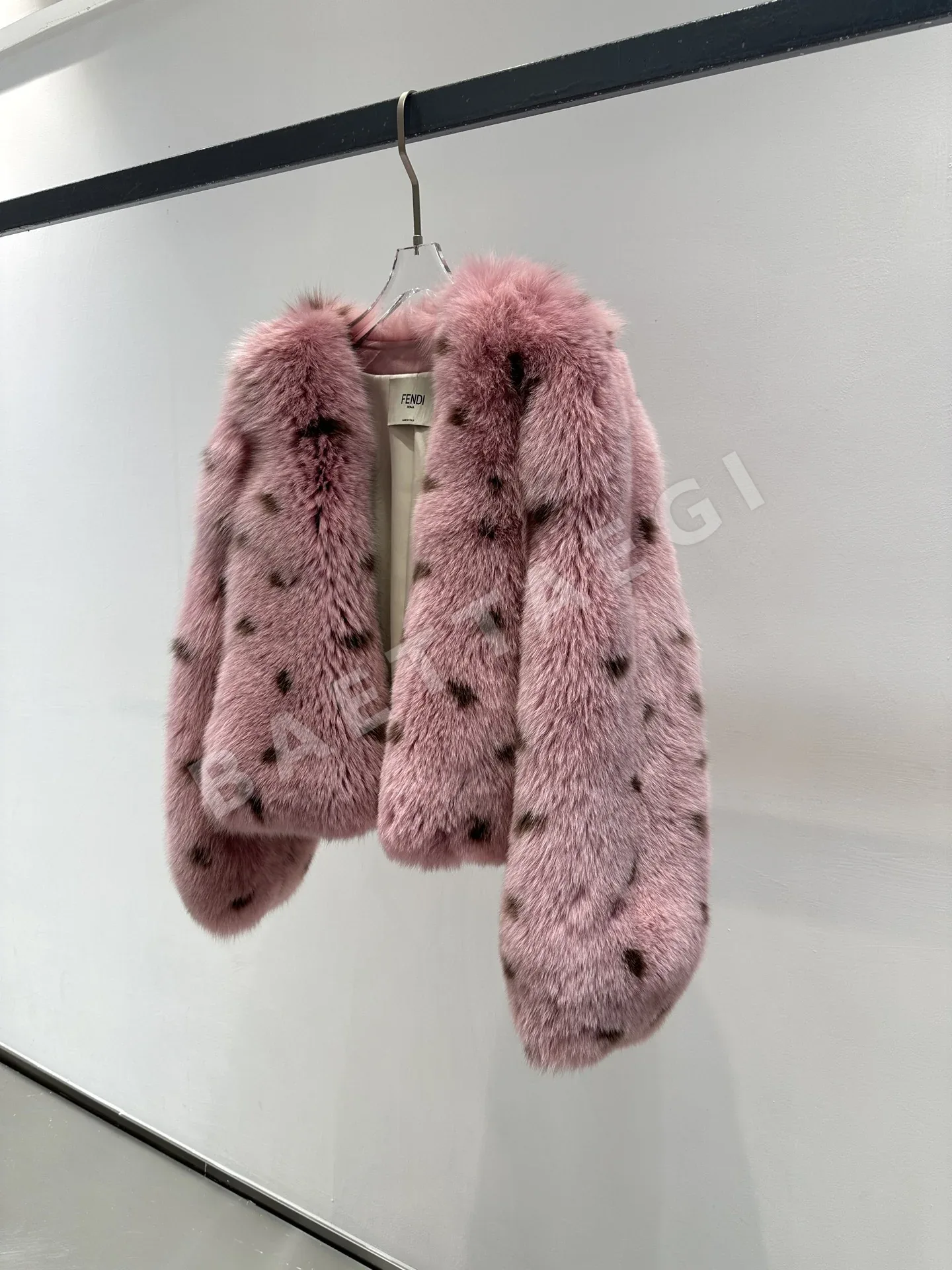 펜디 골든 아일랜드 실버 폭스 V넥 여성 자켓 상세 이미지 5
