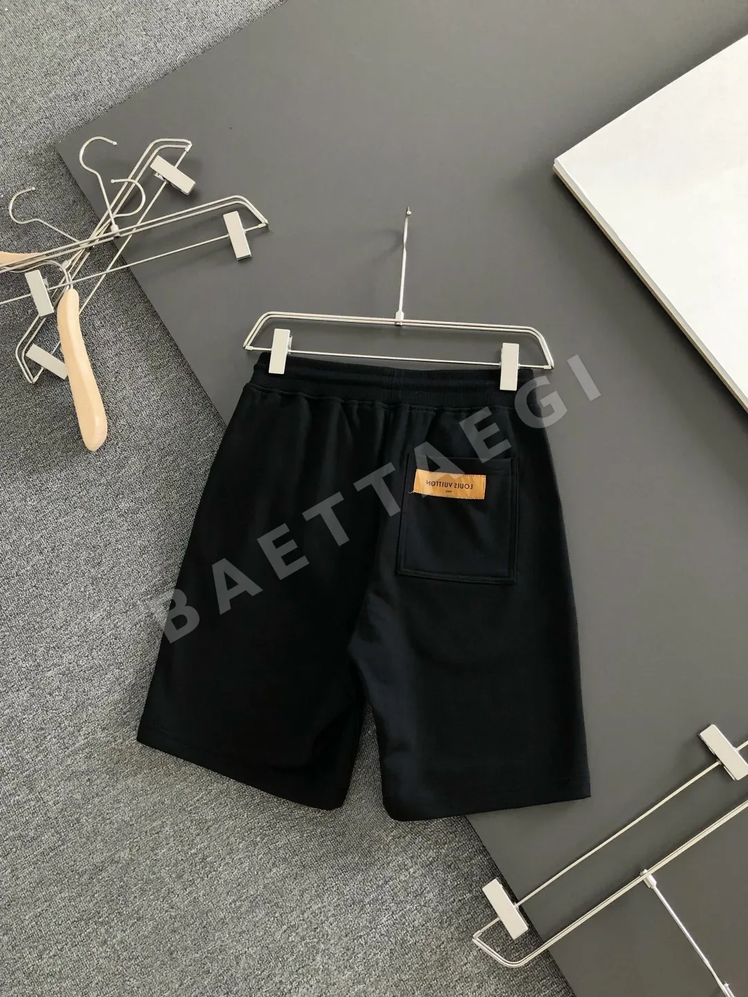 루이비통 남성 자수 반바지 상세 이미지 3