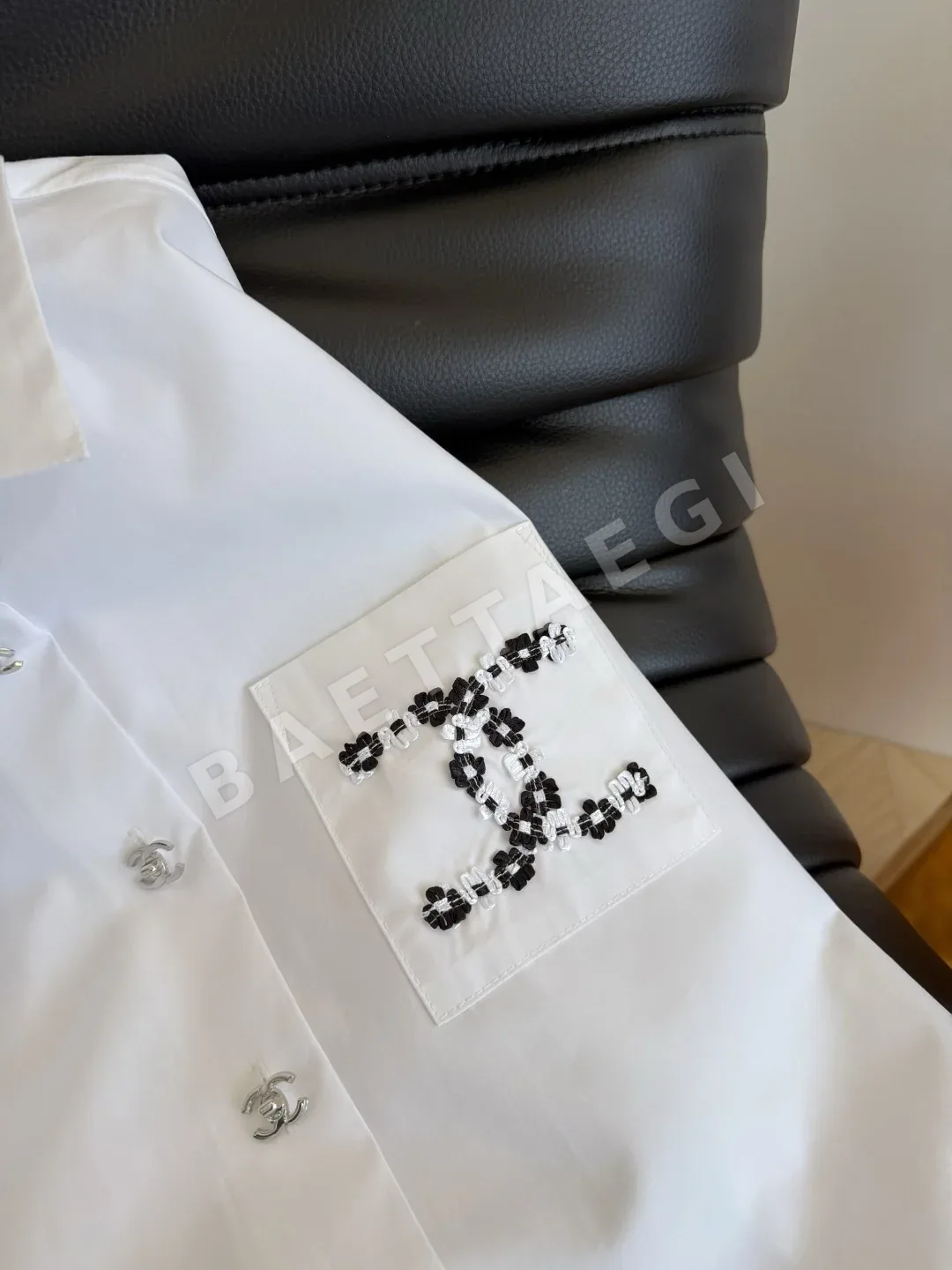 샤넬 더블 C 아플리케 여성 셔츠 상세 이미지 6