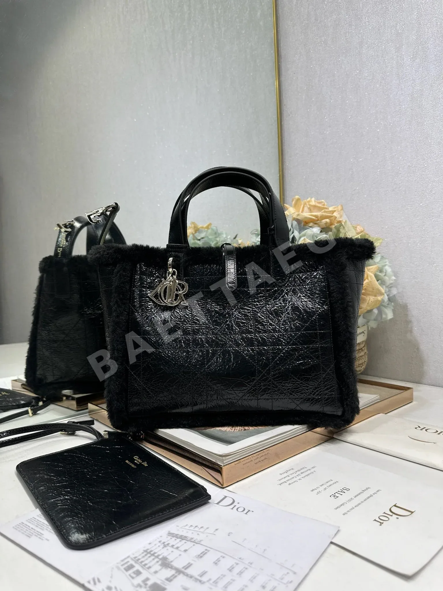 디올 크랙 블랙 카프스킨 토트백 196031