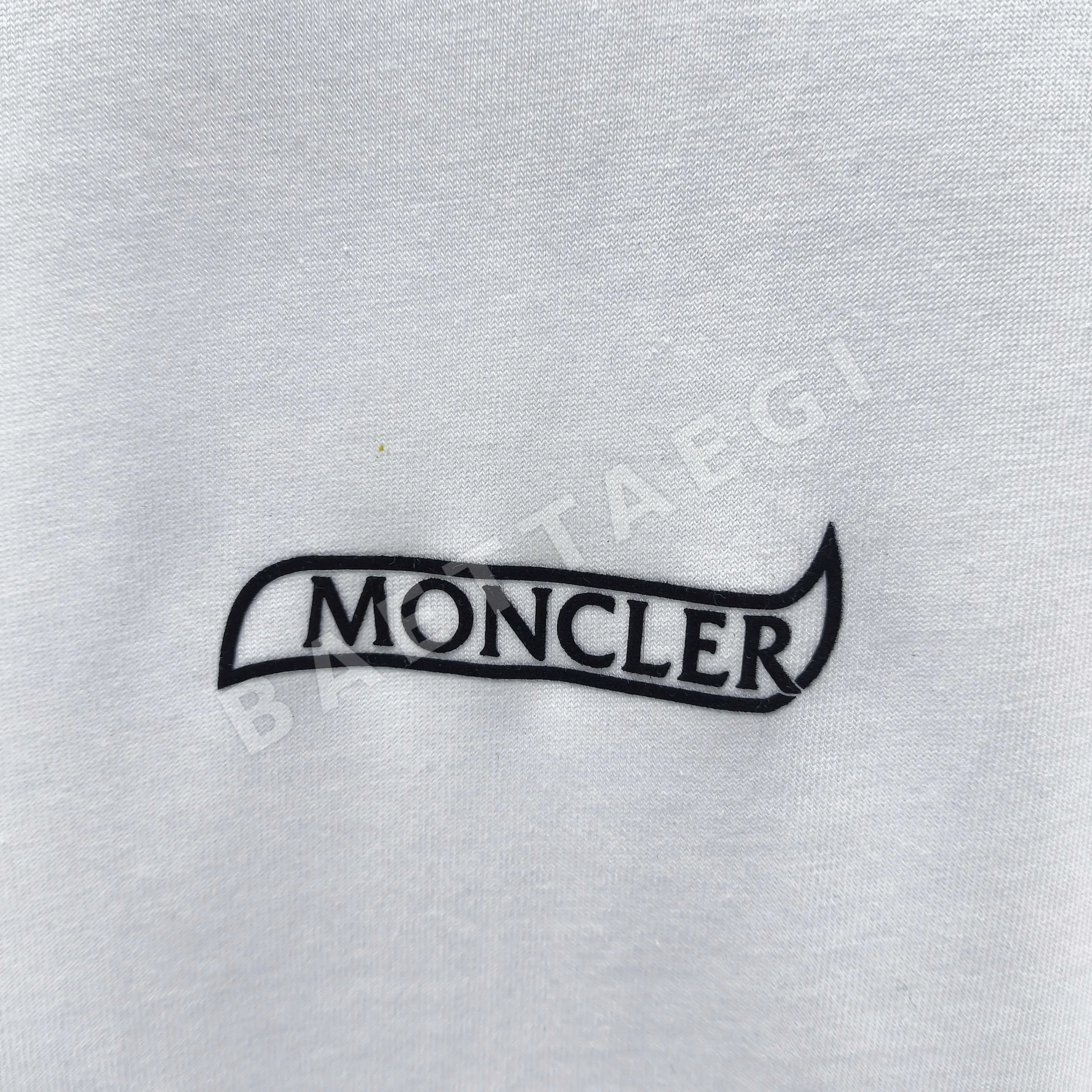 몽클레르 플로키 가공 레터 프린트 여성 반팔 티셔츠 상세 이미지 4