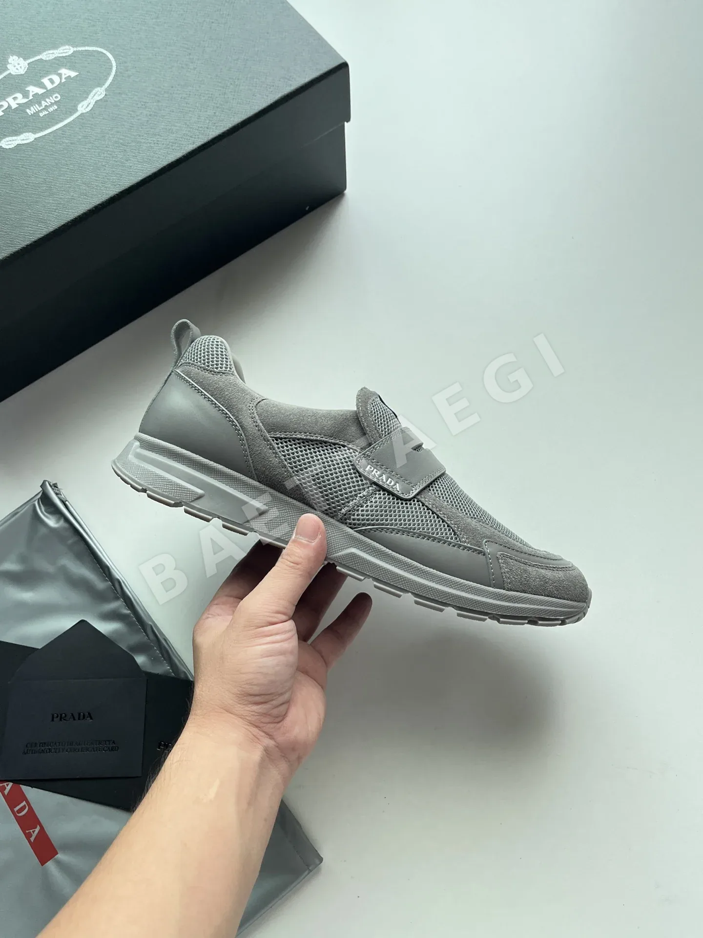 프라다 메시 가죽 트리밍 로퍼 상세 이미지 11