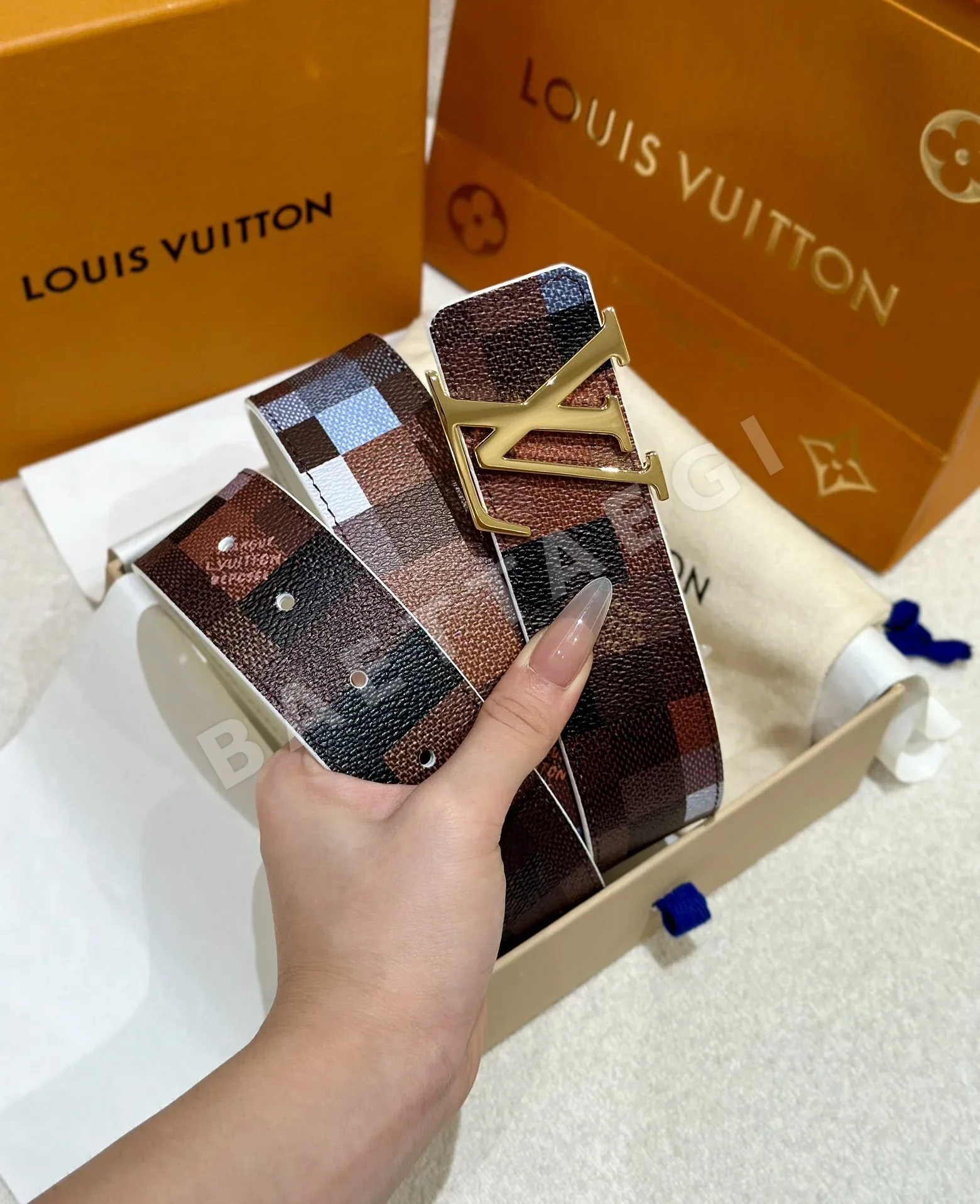 루이비통 LV 이니셜 리버시블 가죽 벨트 상세 이미지 2