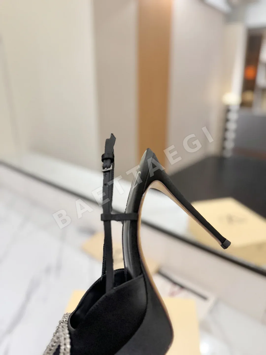 발렌티노 V 로고 버클 하이힐 샌들 상세 이미지 7