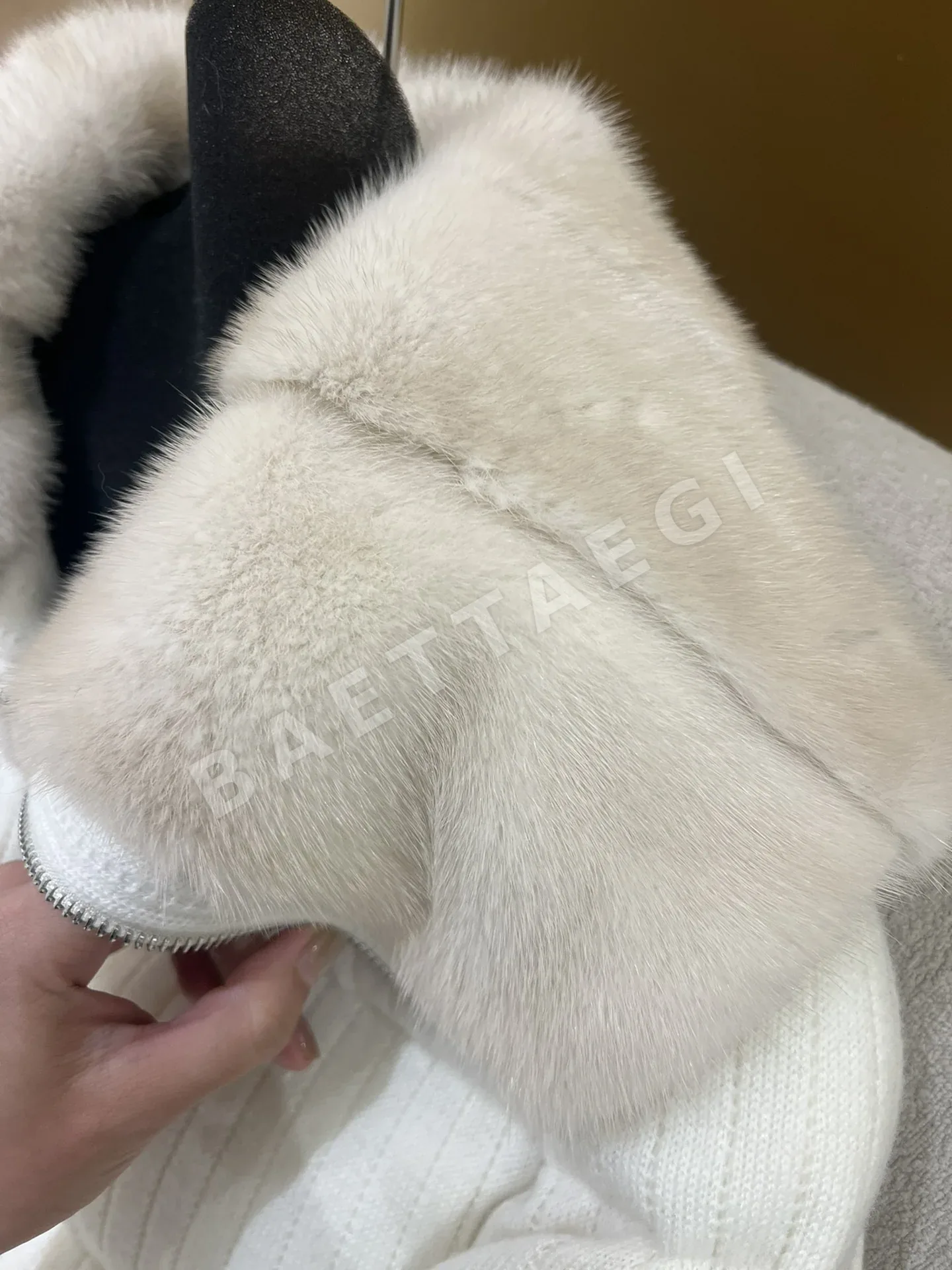 브루넬로쿠치넬리 밍크 캐시미어 니트 다운 패딩 상세 이미지 3