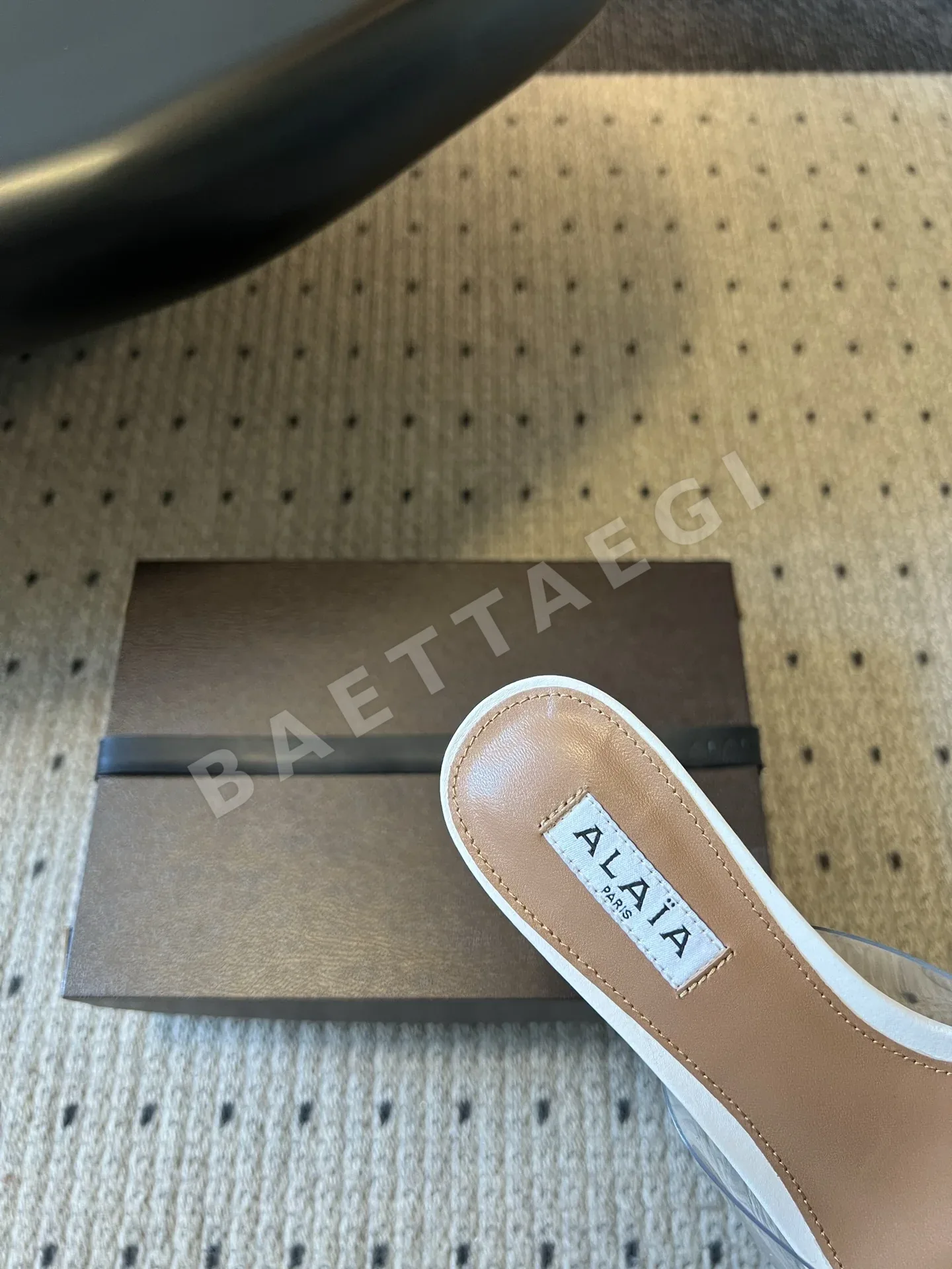 알라이아 꽃잎 장식 포인티드 토 하이힐 샌들 상세 이미지 8