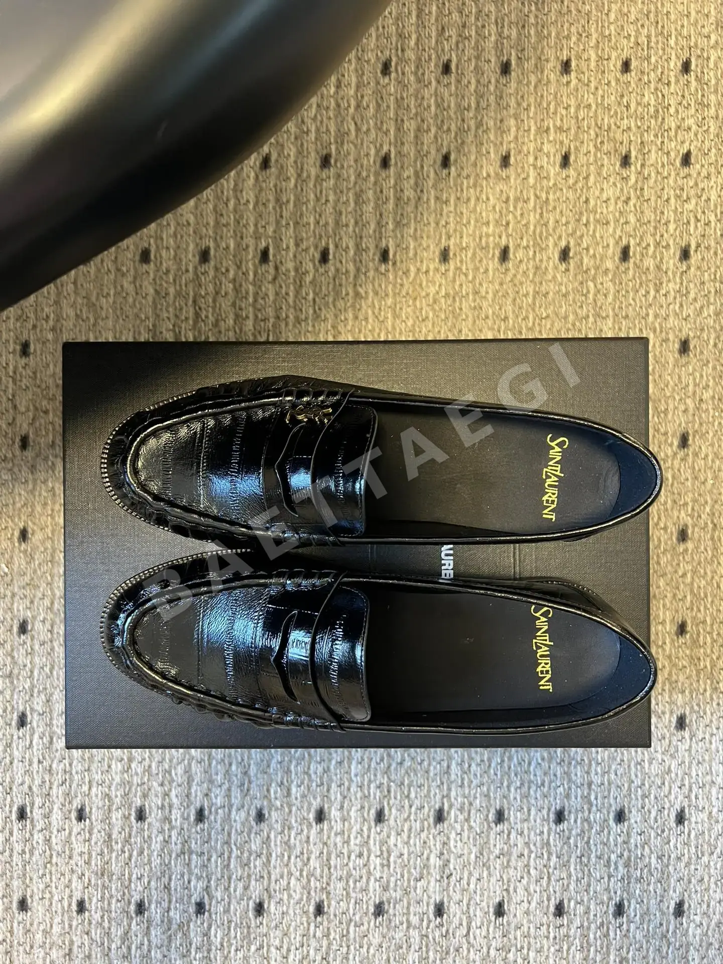 생로랑 메탈릭 YSL 로고 에나멜 로퍼 9380 상세 이미지 8