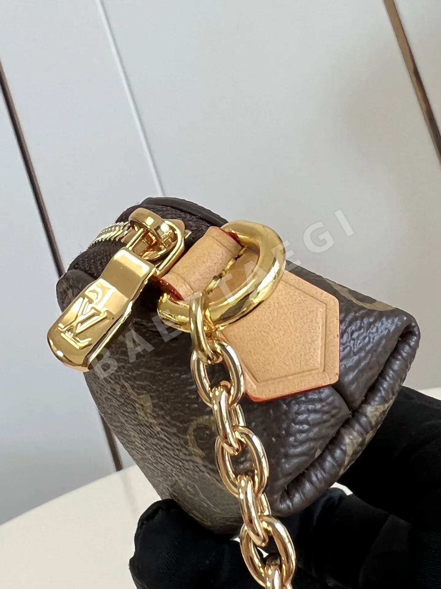 루이비통 미니 모노그램 메이크업 파우치 M25694 상세 이미지 5