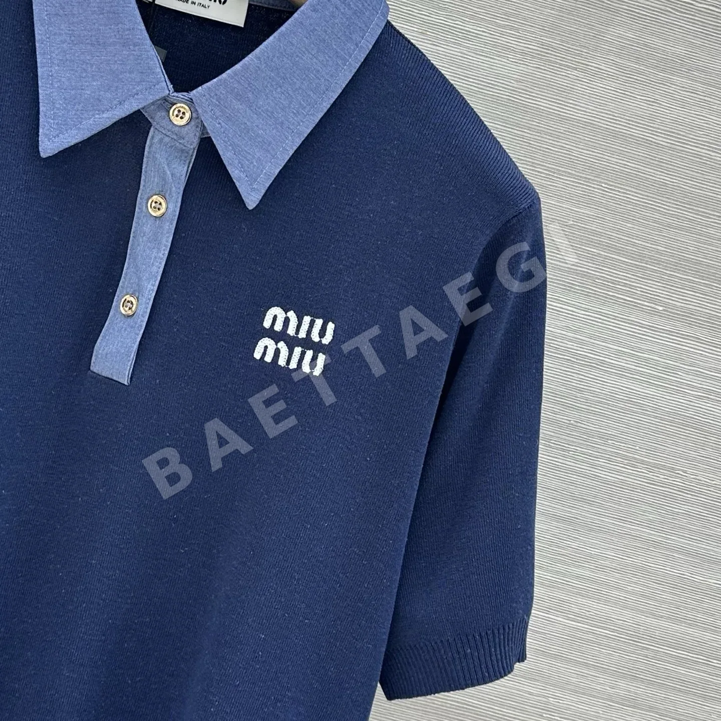 미우미우 자수 패치워크 오버핏 카라 반팔 니트 티셔츠 상세 이미지 4
