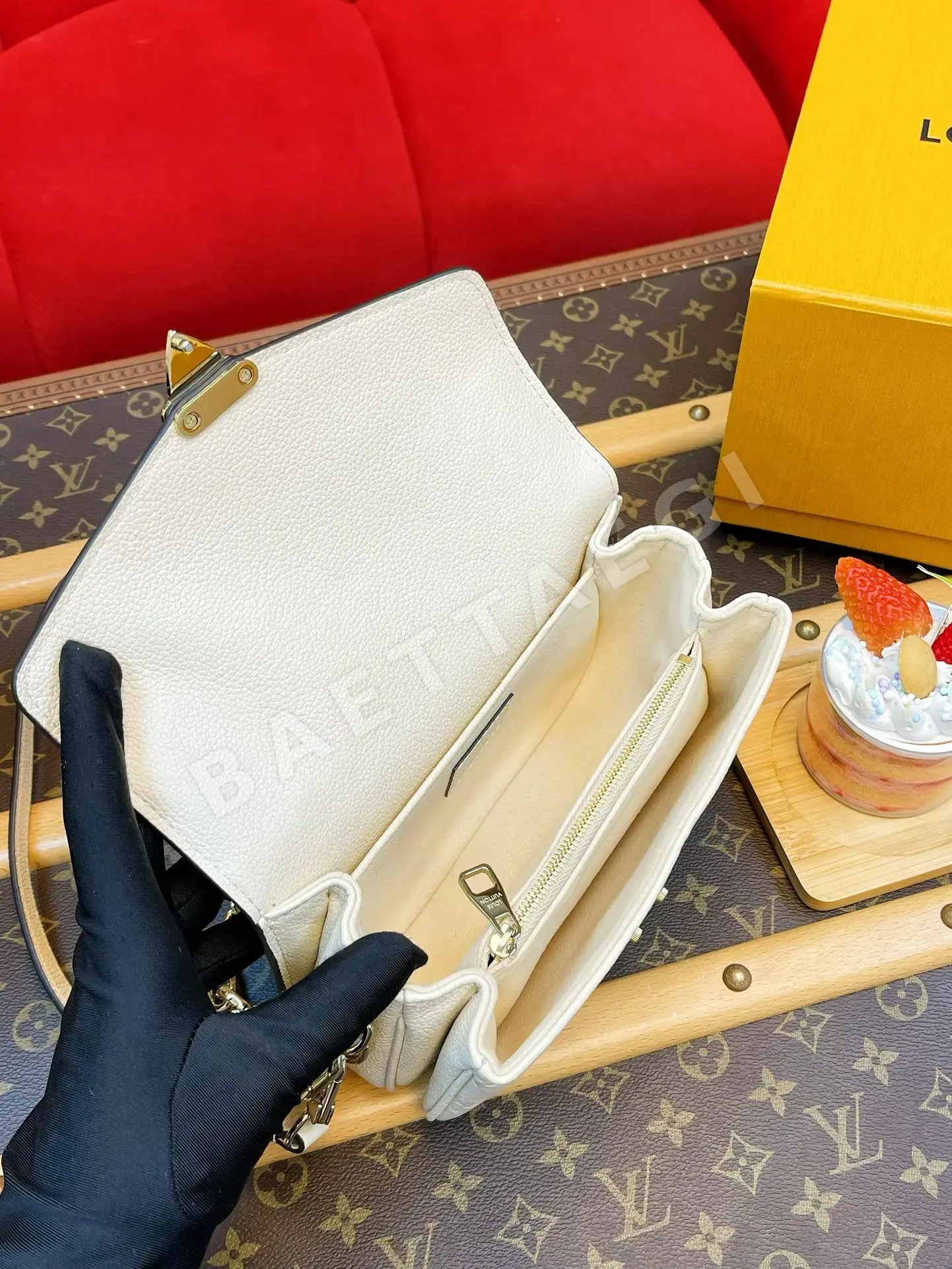 루이비통 포쉐트 메티스 이스트웨스트 가방 M22942 상세 이미지 6