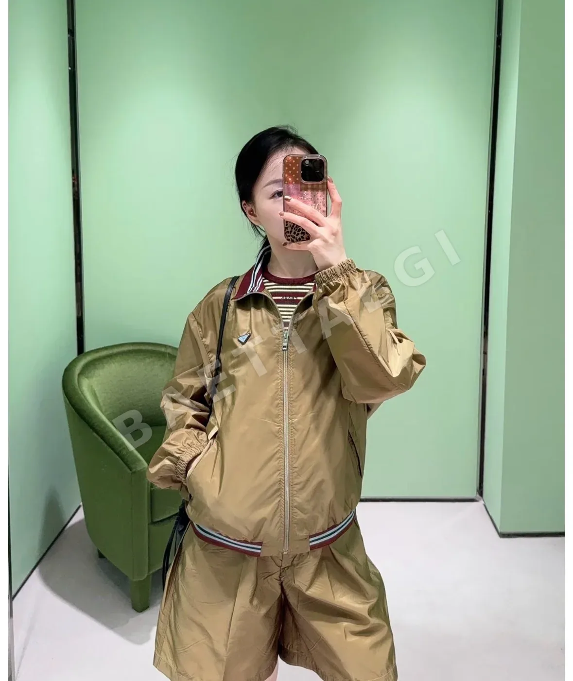 미우미우 카키 워크웨어 재킷 세트 상세 이미지 4