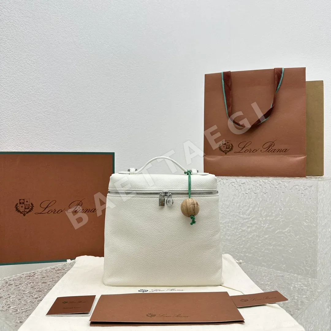 로로피아나 소가죽 백팩 128926