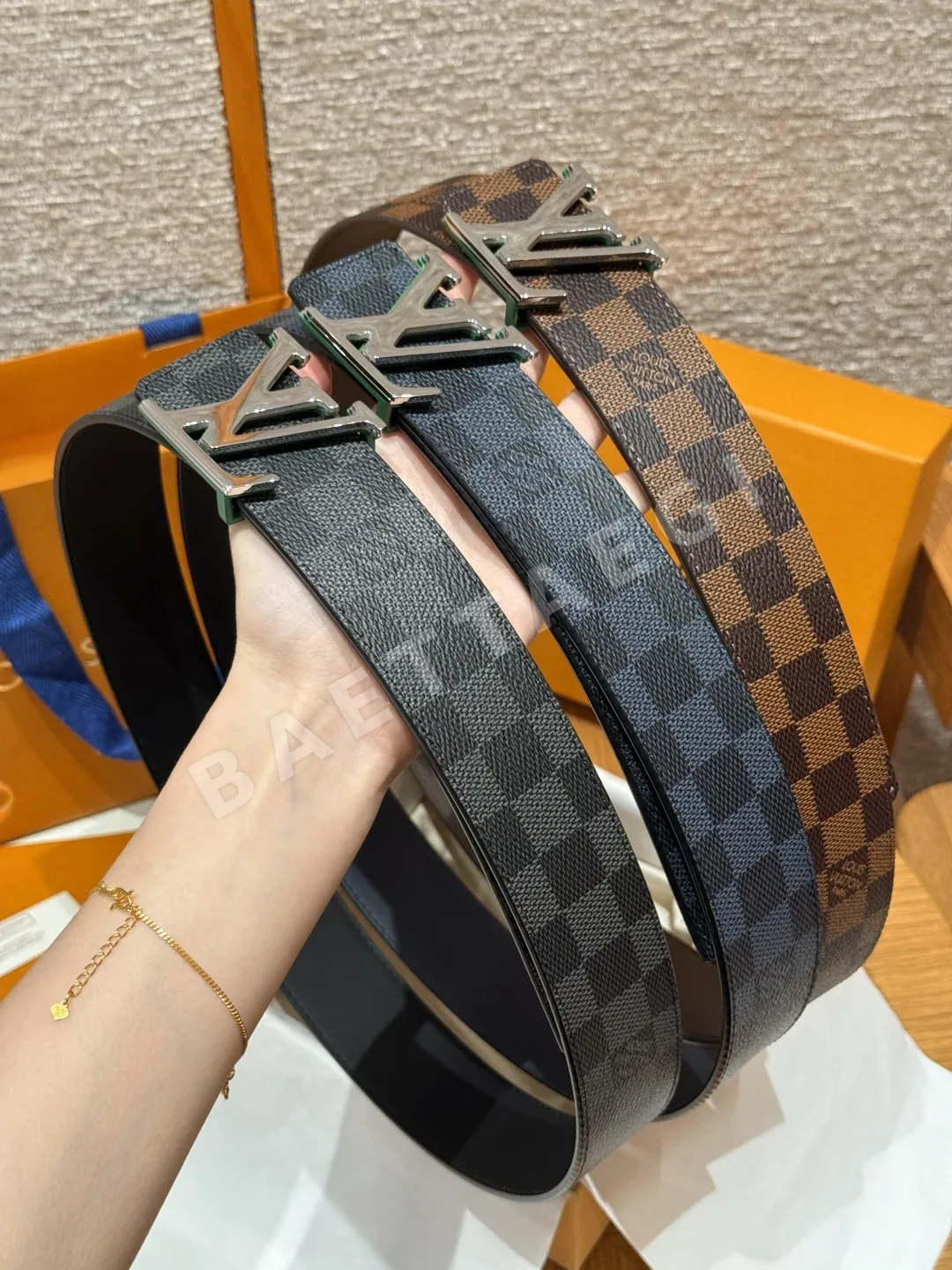 루이비통 이니셜 40mm 리버서블 벨트 173146