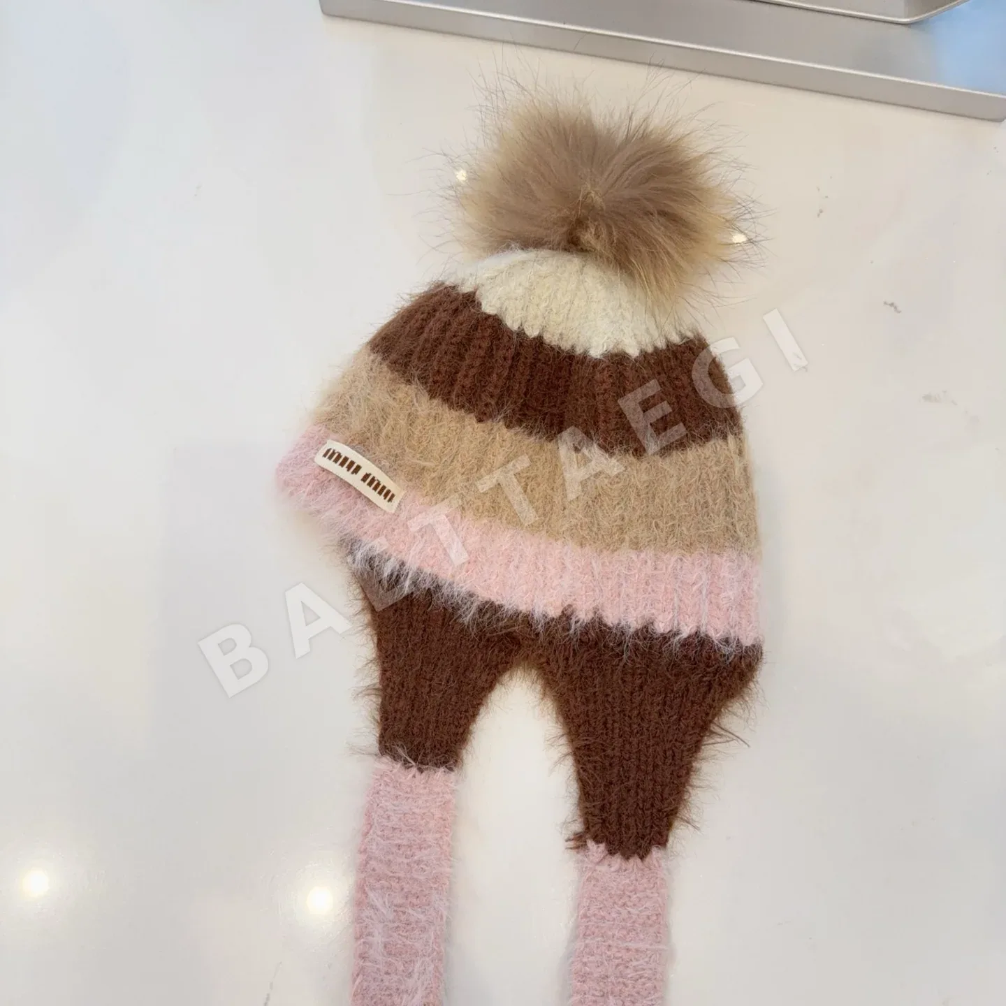 미우미우 모헤어 이어플랩 모자 상세 이미지 2