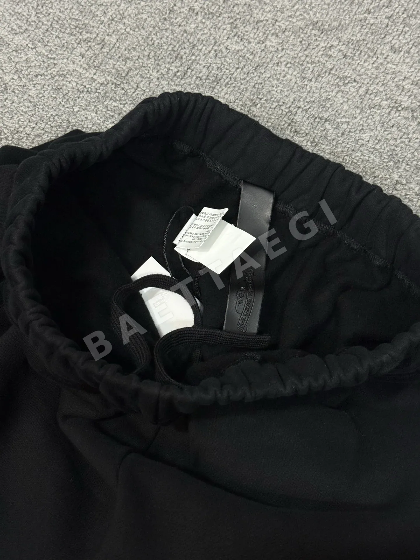 크롬하츠 가죽 라벨 자수 로고 반바지 상세 이미지 2