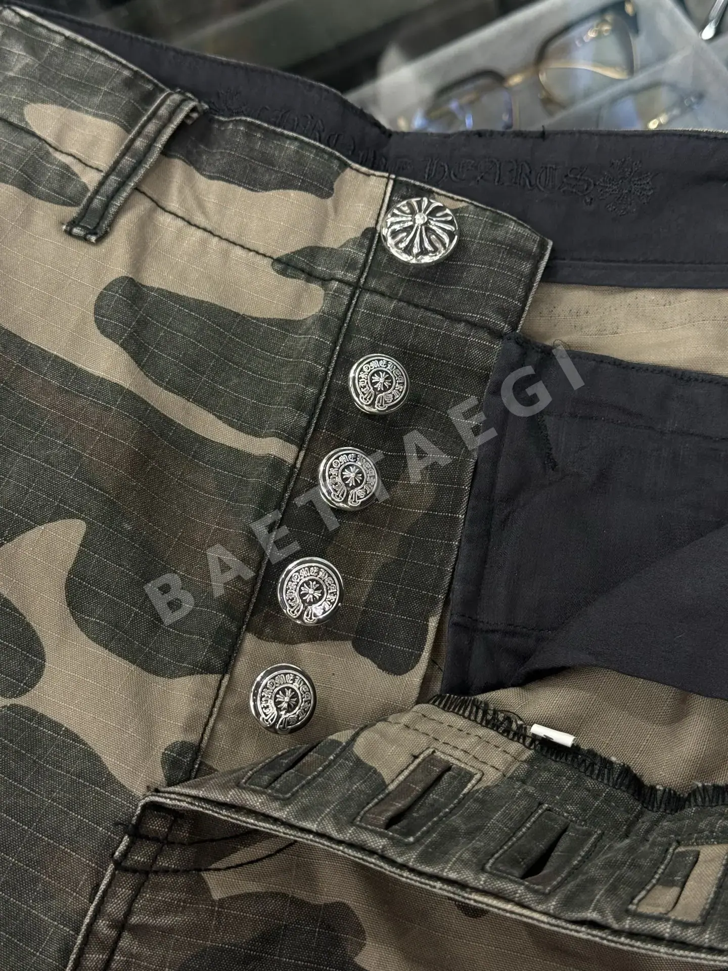 크롬하츠 카모플라주 가죽 트림 남성 반바지 상세 이미지 2