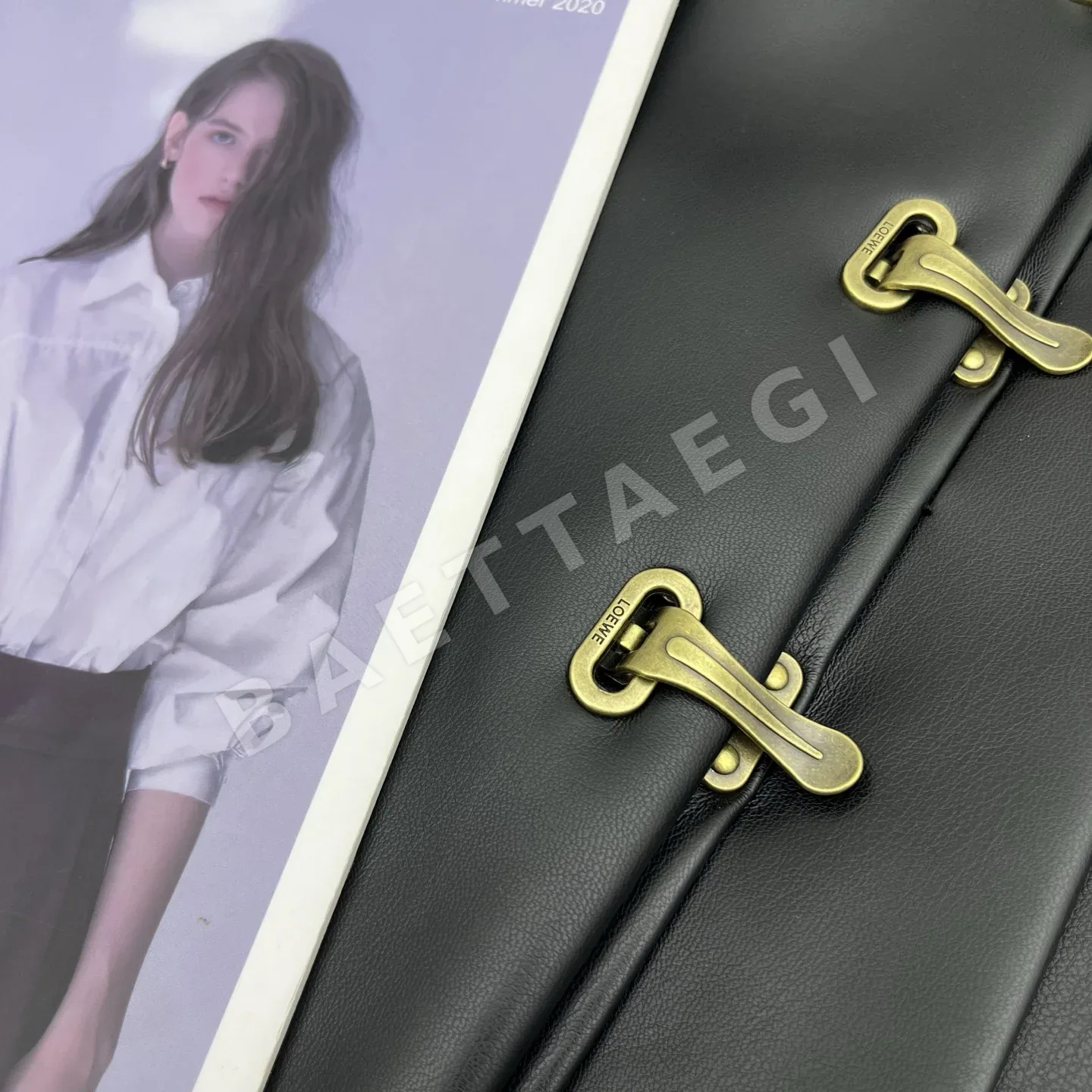 로에베 프로테인 가죽 플리츠 미디 스커트 상세 이미지 5
