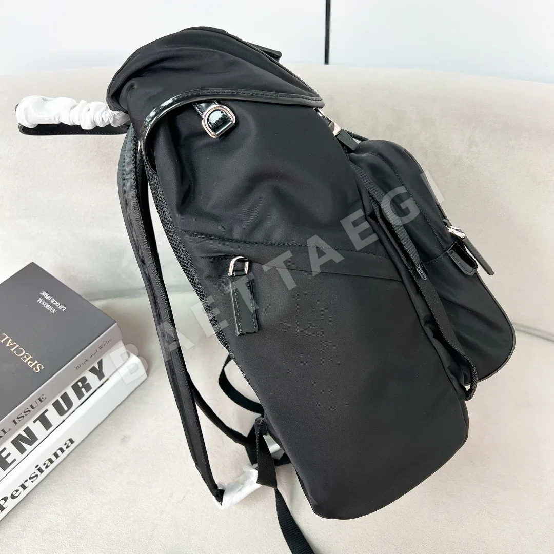 프라다 나일론 에나멜 가죽 백팩 2VZ135 상세 이미지 4