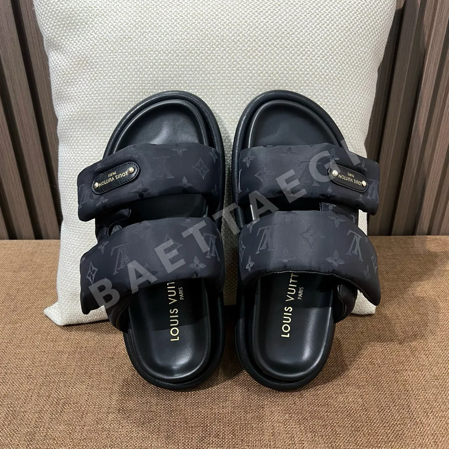 루이비통 샌들 라이크라 코튼 모노그램 엠보싱 187726