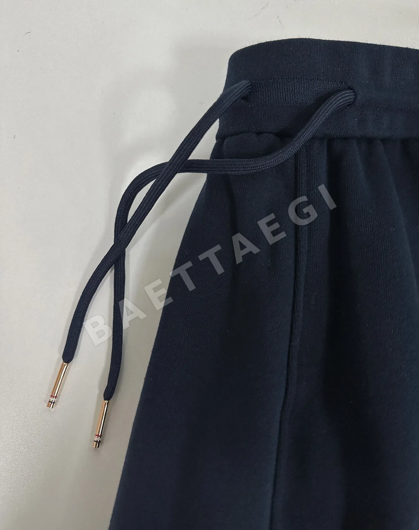 톰브라운 사선 하트 패턴 면 바지 상세 이미지 9