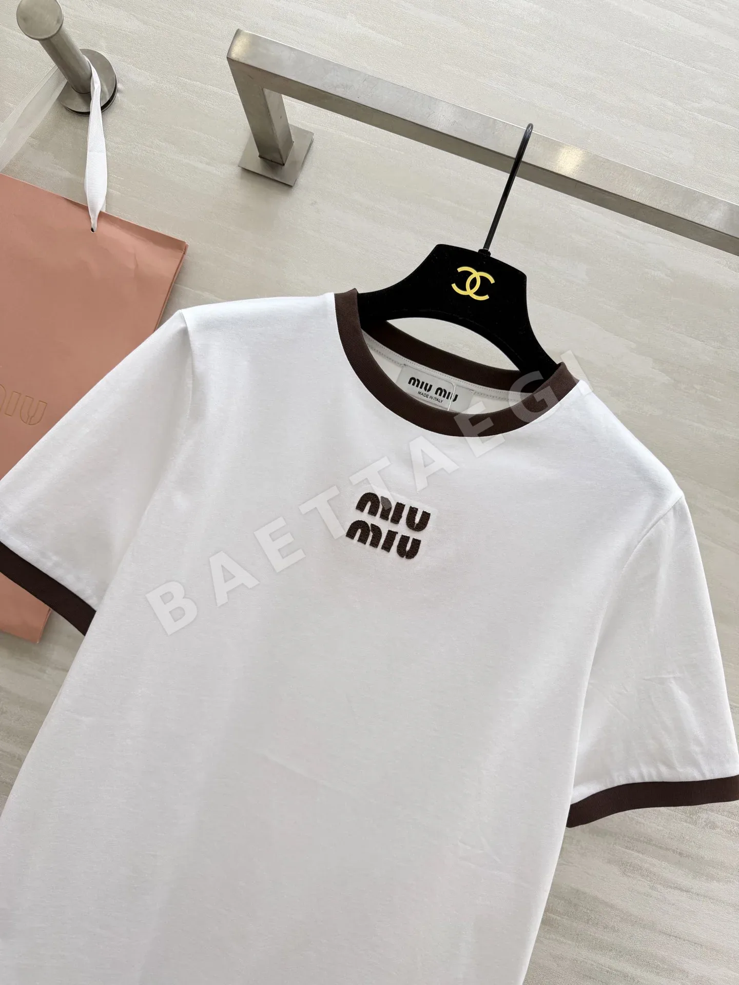 미우미우 컬러 블록 크루넥 반팔 티셔츠 상세 이미지 5