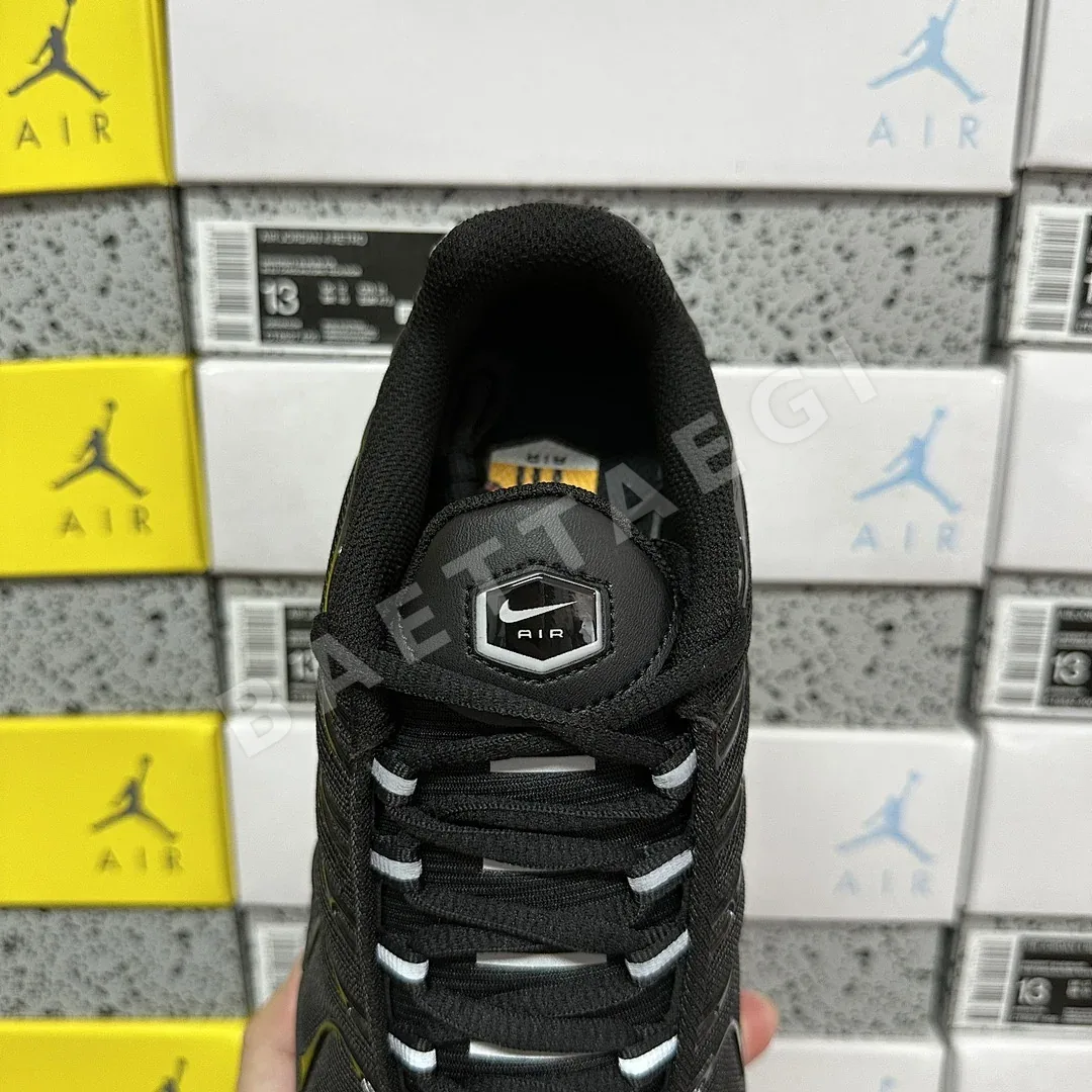 나이키 [DF] 에어 맥스 플러스 DM2362-001 201065 Nike Air Max Plus Black White 상세 이미지 2