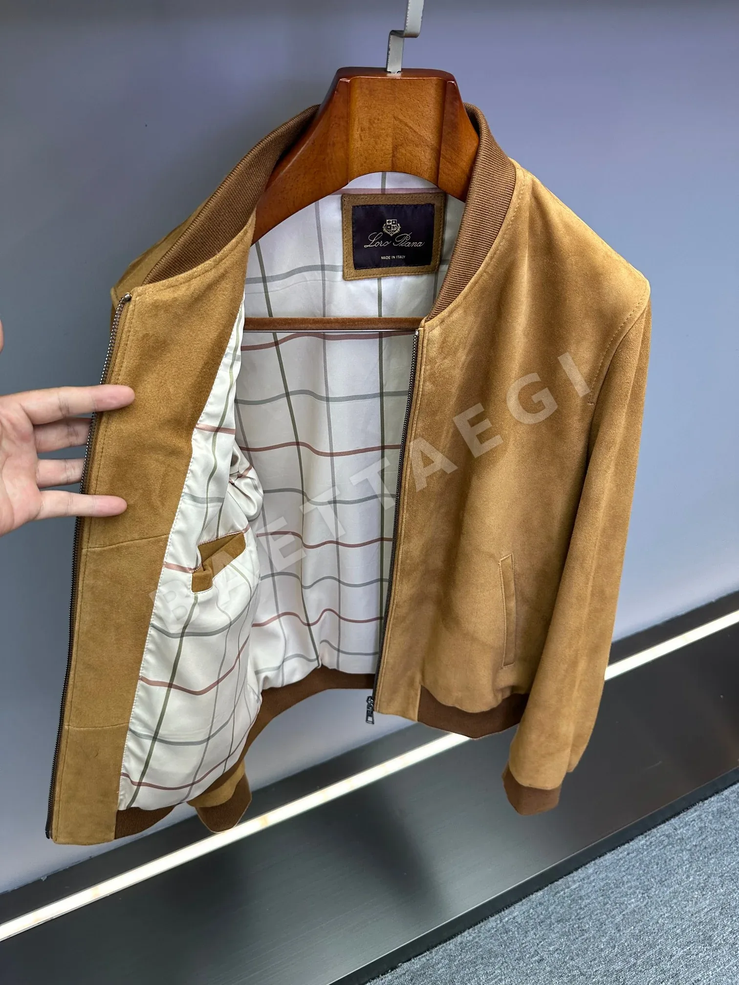로로피아나 스웨이드 베이스볼 자켓 상세 이미지 3