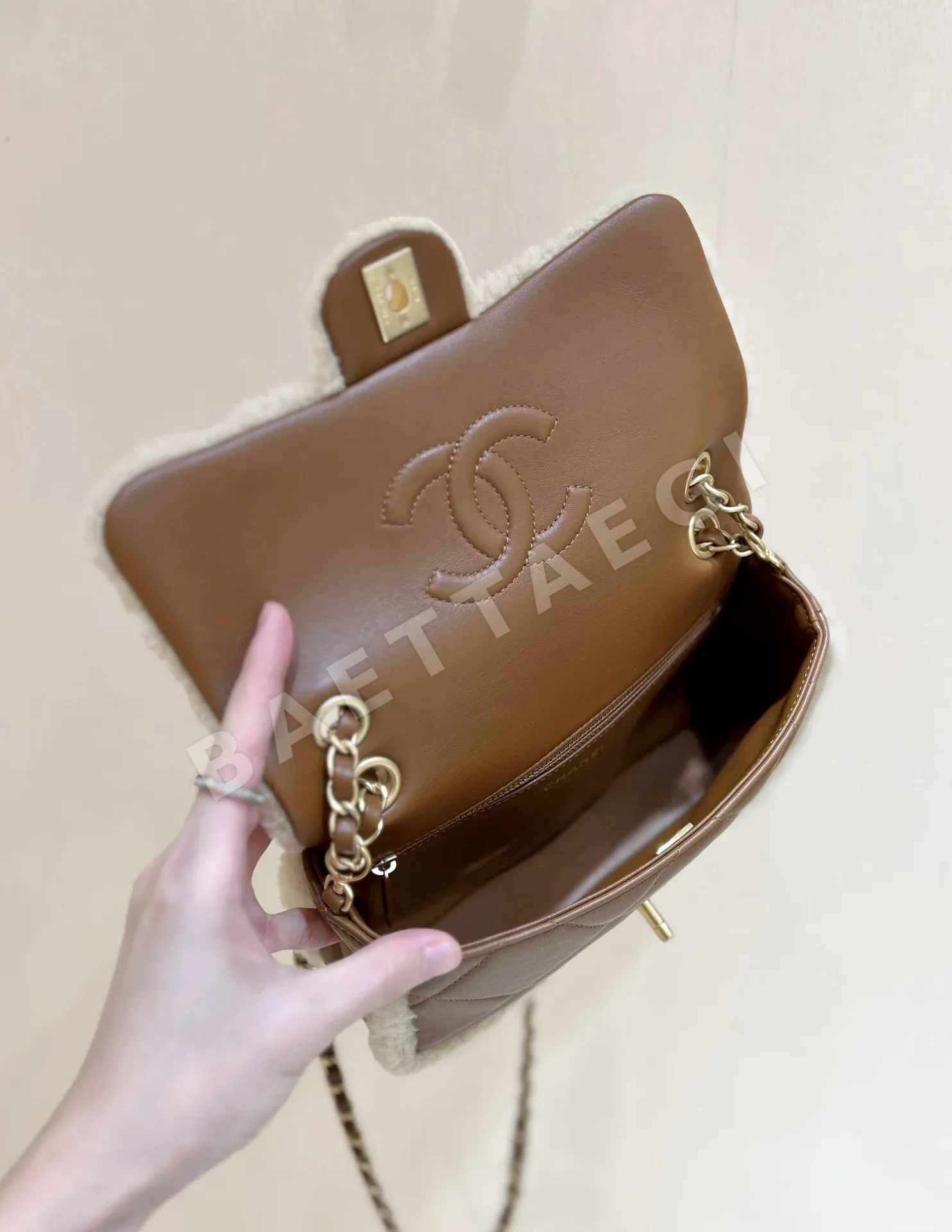 샤넬 24K 테디베어 라인 핸드백 상세 이미지 7